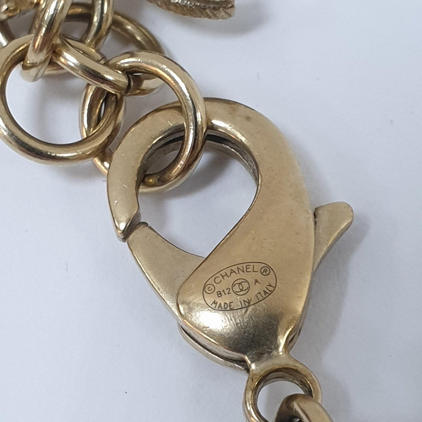 Absolutely stunning Chanel Gripoix & Strass CC Pendant Necklace from the Pre-Fall 2012 Collection by Karl Lagerfeld. 

This gold-plated necklace features dazzling strass and glass accents, making it a true statement piece.

The adjustable lobster