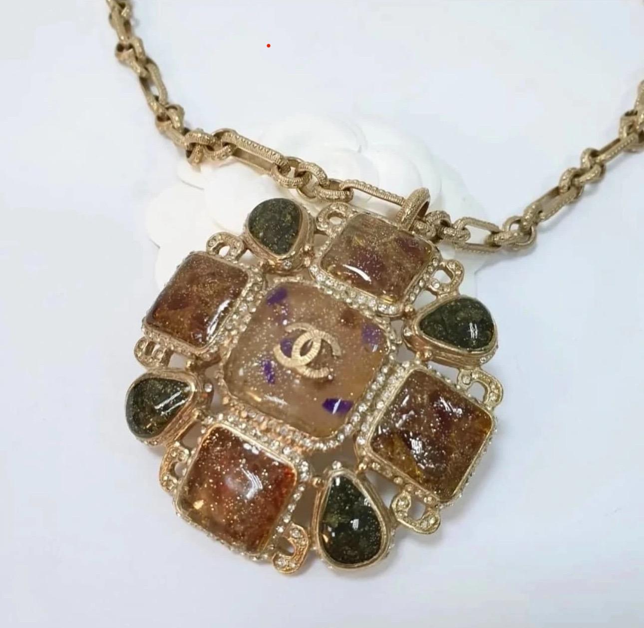 Chanel Gripoix & Strass CC Pendant Necklace In Excellent Condition For Sale In Krakow, PL
