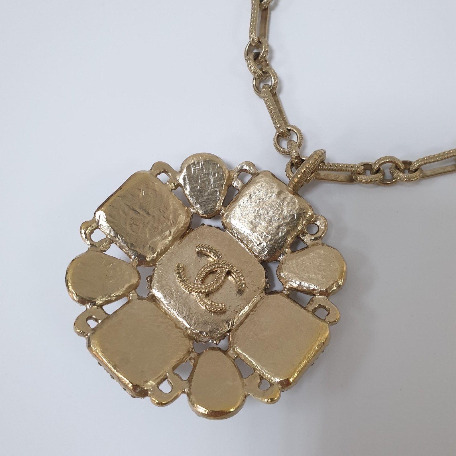 Chanel Gripoix & Strass CC Pendant Necklace For Sale 2