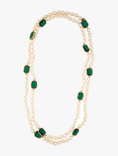Chanel Gripoix collar vintage de perlas de imitación, Colección 1981