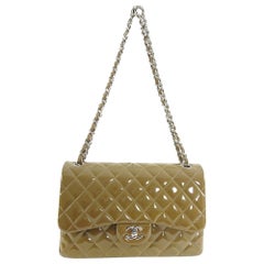 Chanel Gris Fonce Sac à double rabat Jumbo en cuir verni matelassé argenté