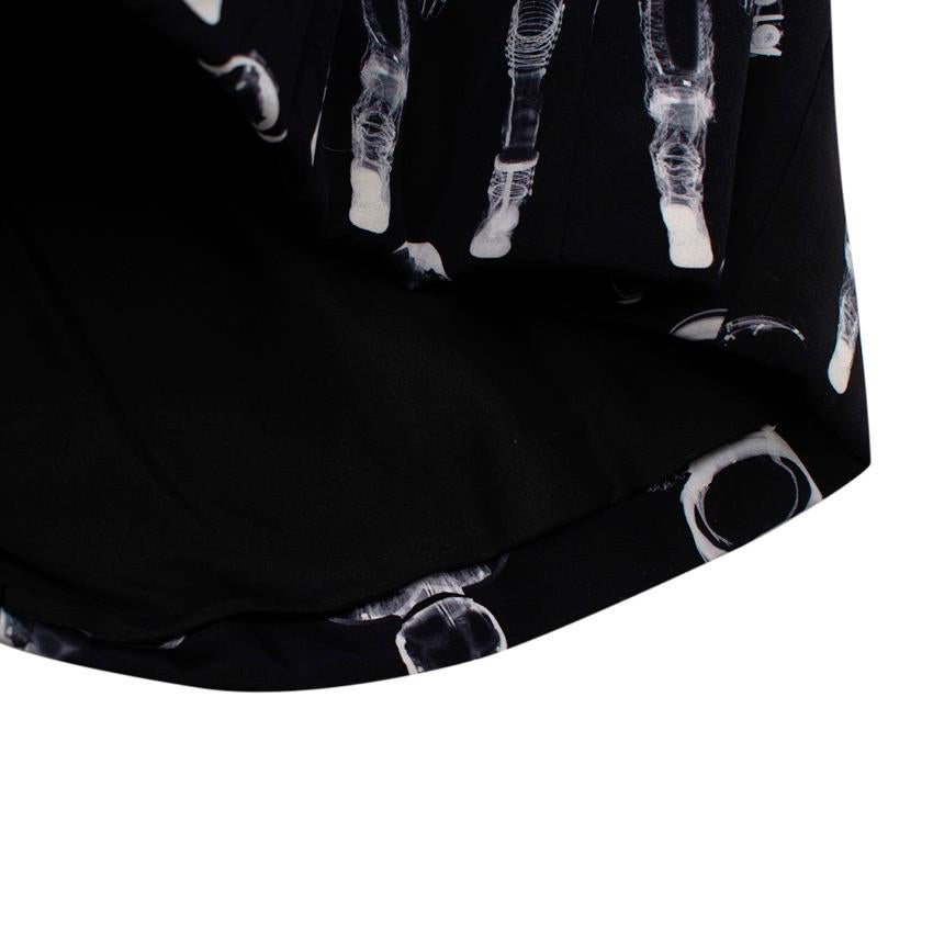 Chanel Chanel Ground Control Schwarzer & weißer bedruckter Minirock mit Astronaut-Print - US 4 im Angebot 2