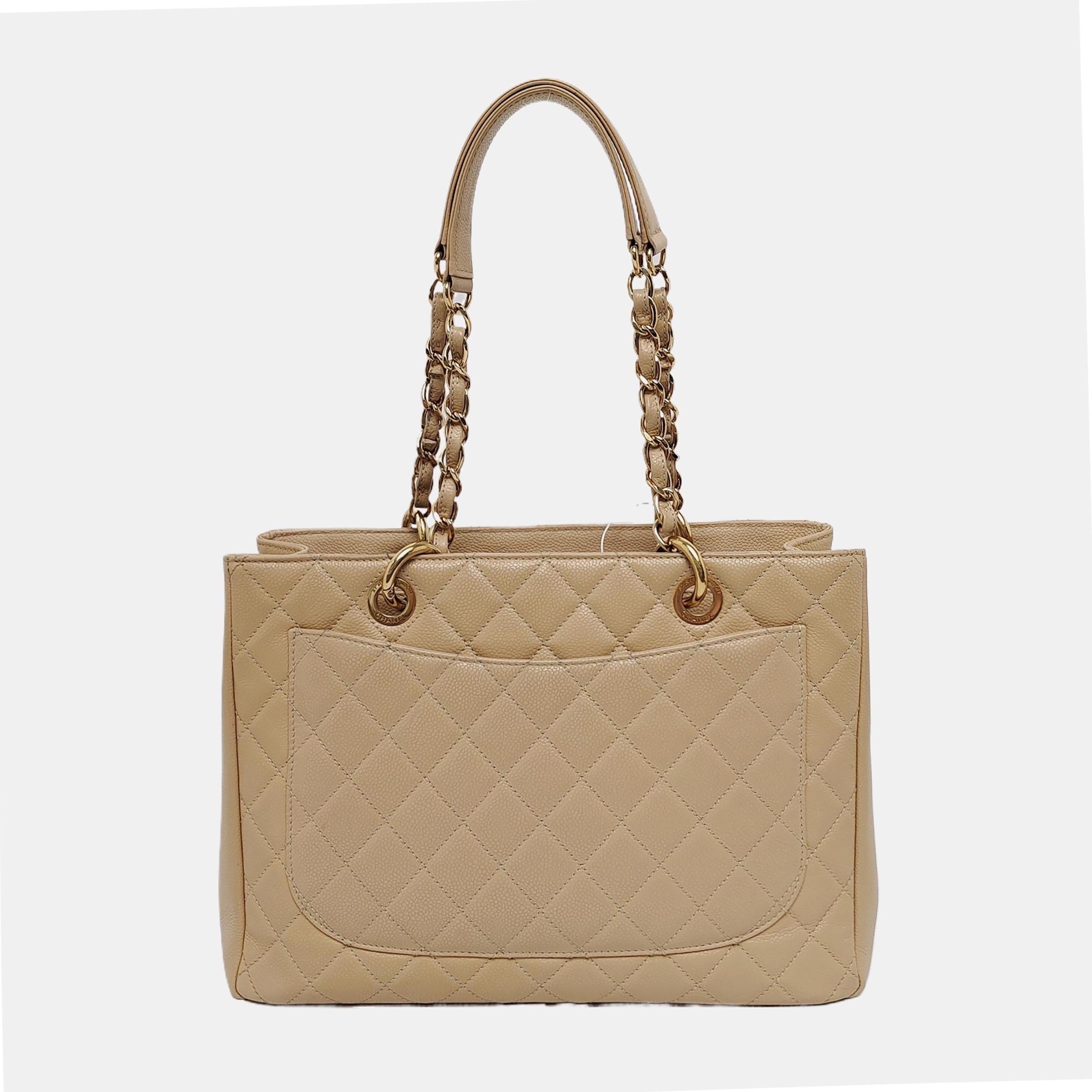 Chanel GST Grand Shopping Tote Beige Caviar Leather GM Gold Hardware In Good Condition For Sale In AUBERVILLIERS, FR