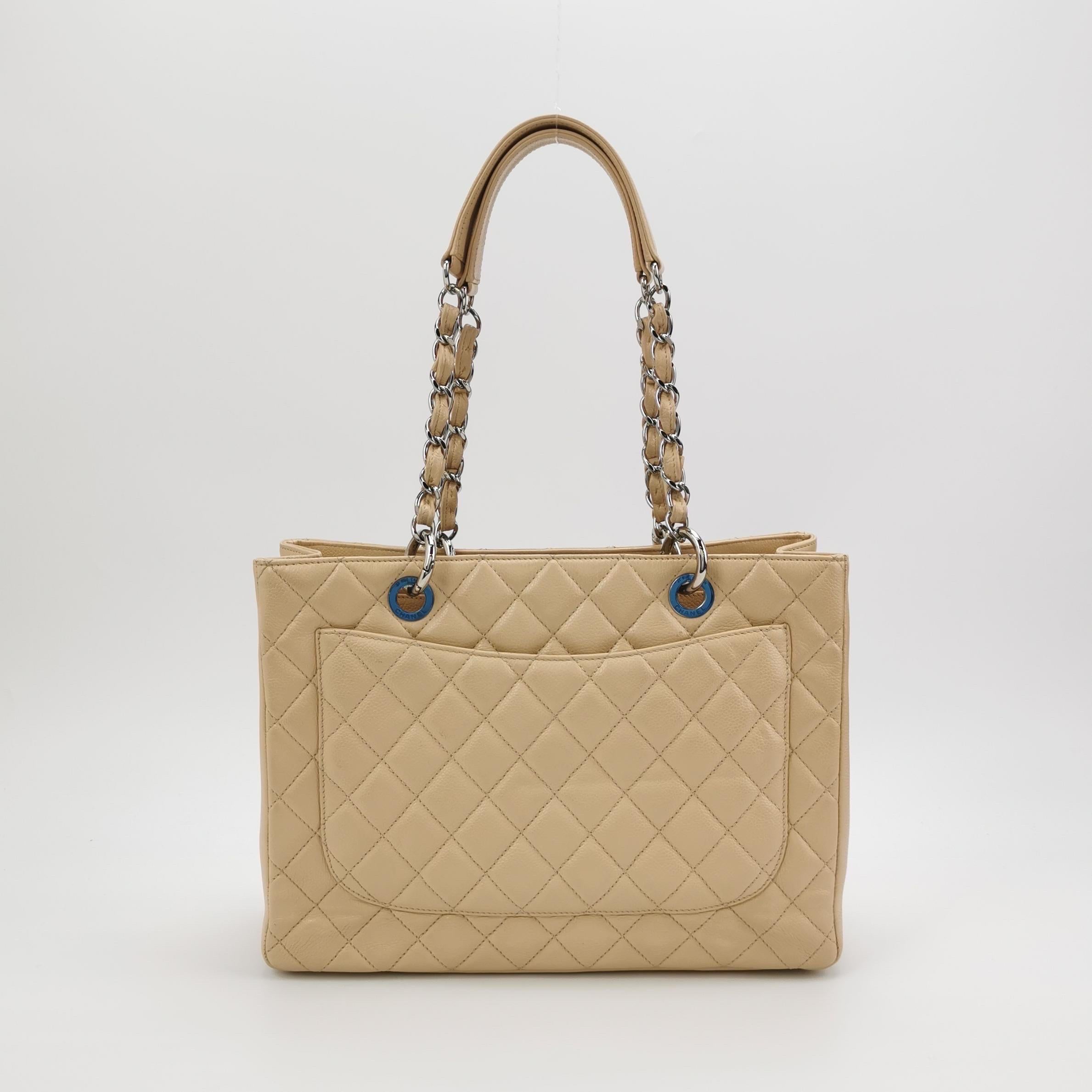 Chanel GST Grand Shopping Tote Beige Caviar Leather PM 2009-2010 In Excellent Condition For Sale In AUBERVILLIERS, FR