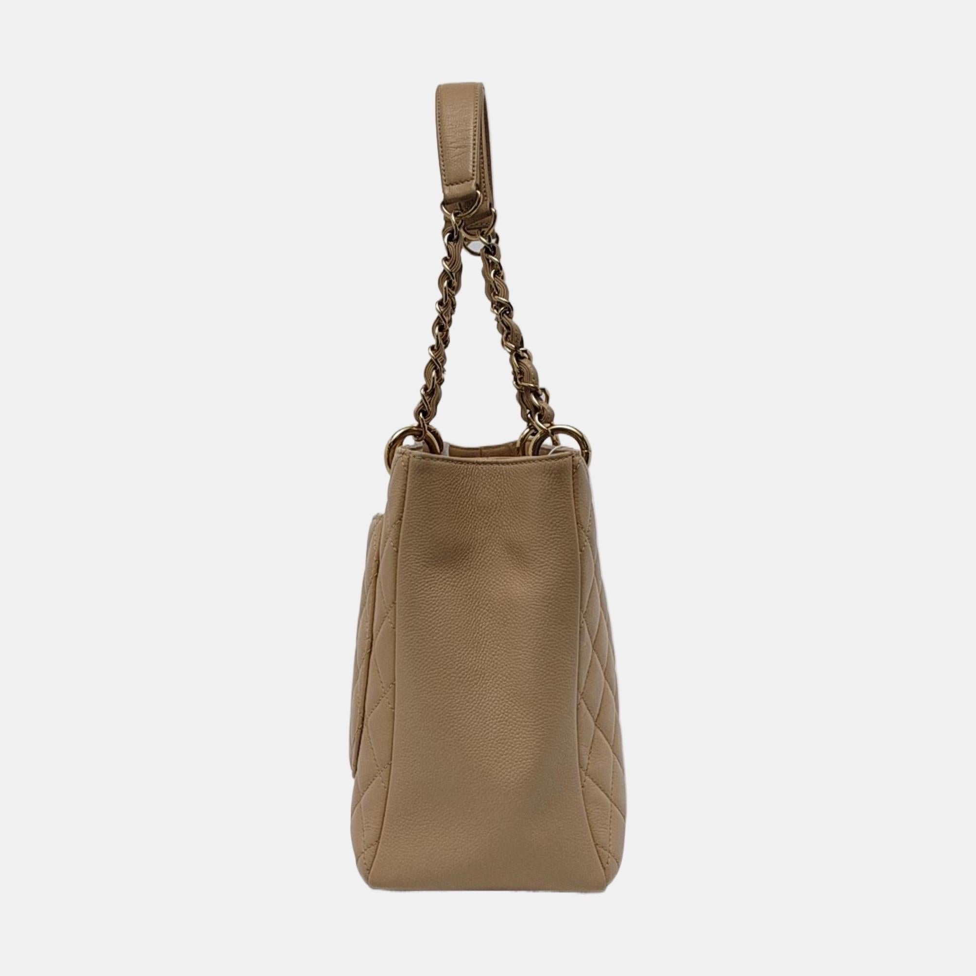 Chanel GST Grand Shopping Tote Beige Caviar Leather PM Gold Hardware In Good Condition For Sale In AUBERVILLIERS, FR