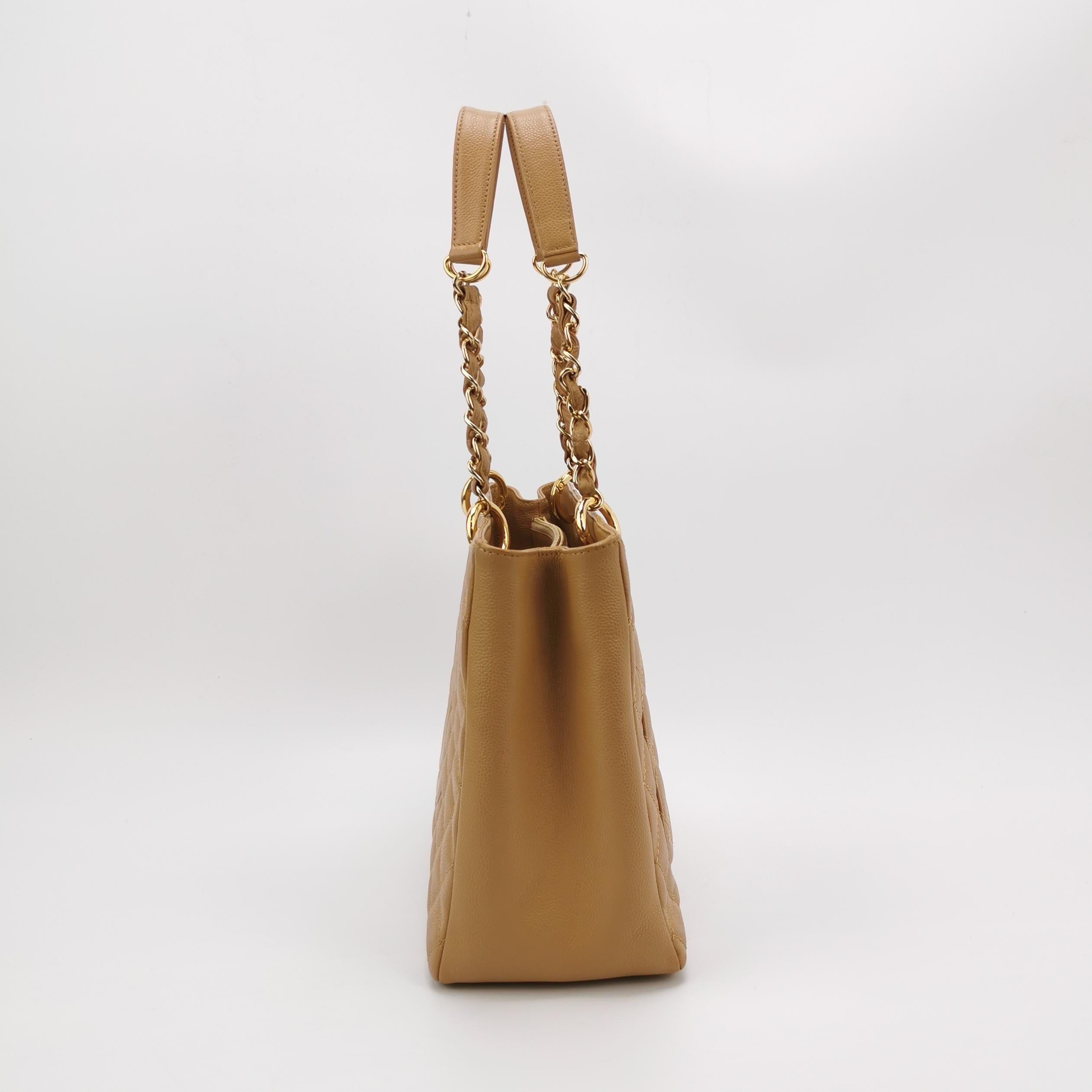 Chanel GST Grand Shopping Tote Camel Tan Caviar Leather PM, 2006-2008 In Excellent Condition For Sale In AUBERVILLIERS, FR