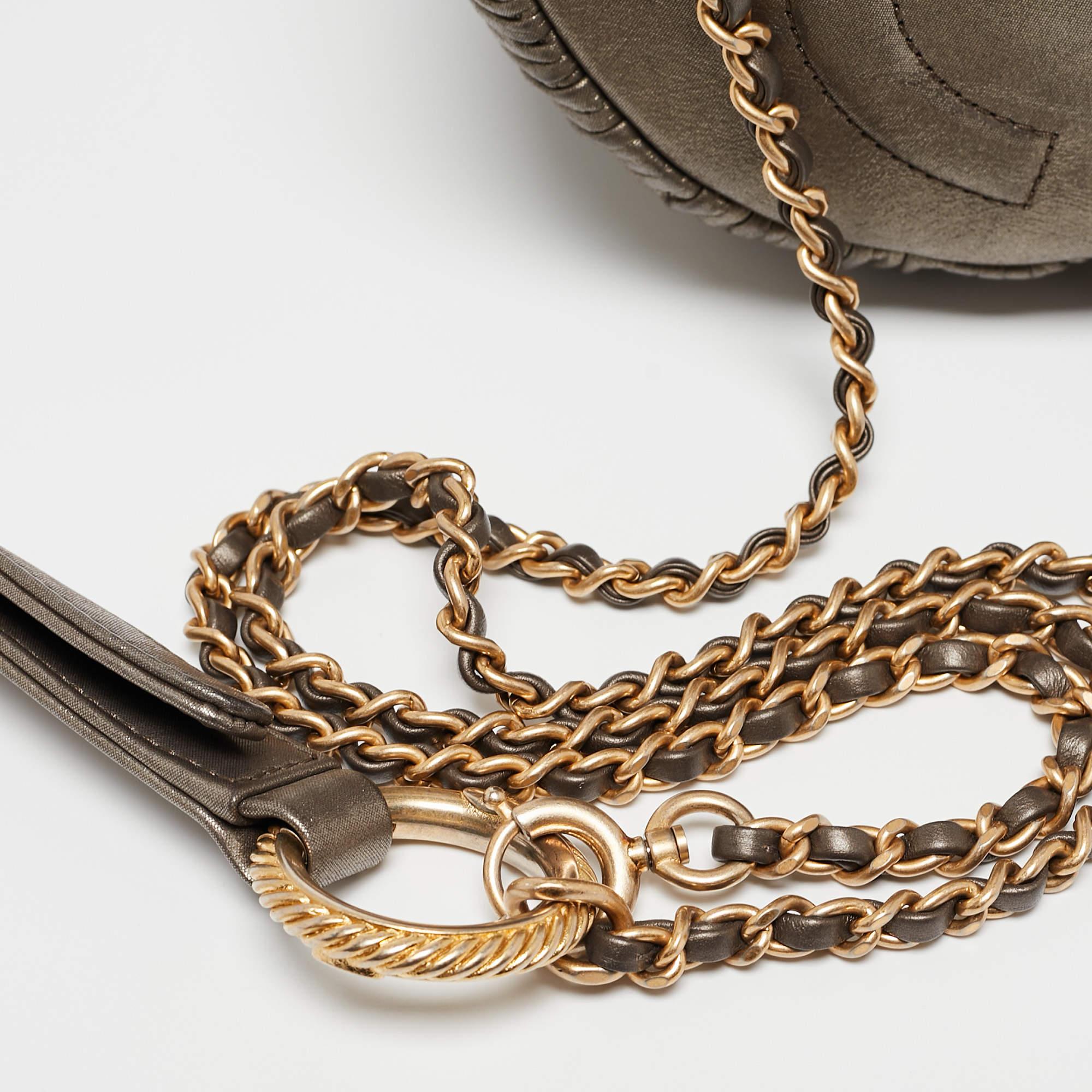 Chanel Coco Falten-Rucksack aus Rotguss-Metallleder im Angebot 4
