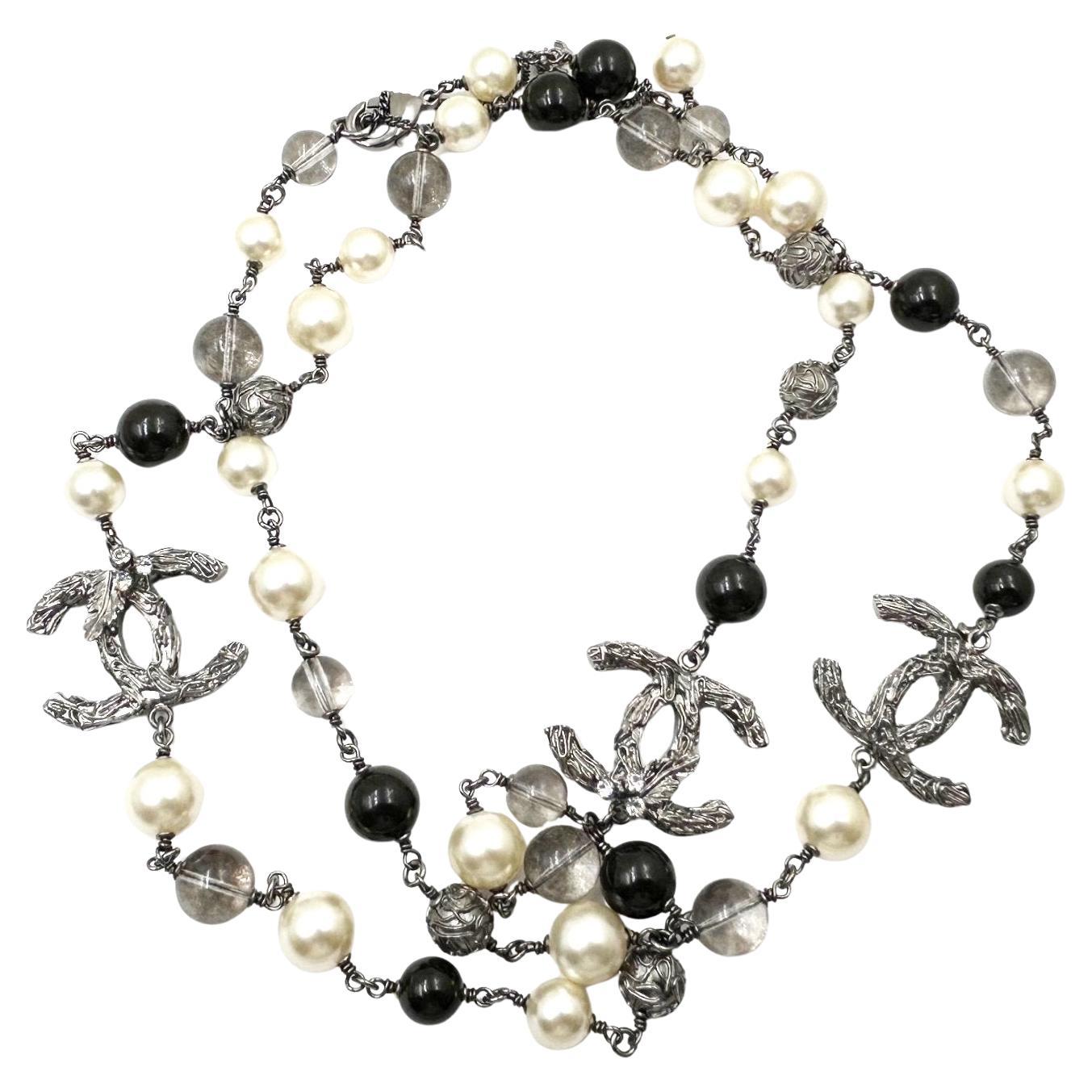 Chanel Collana con perle nere e Branch in metallo in vendita