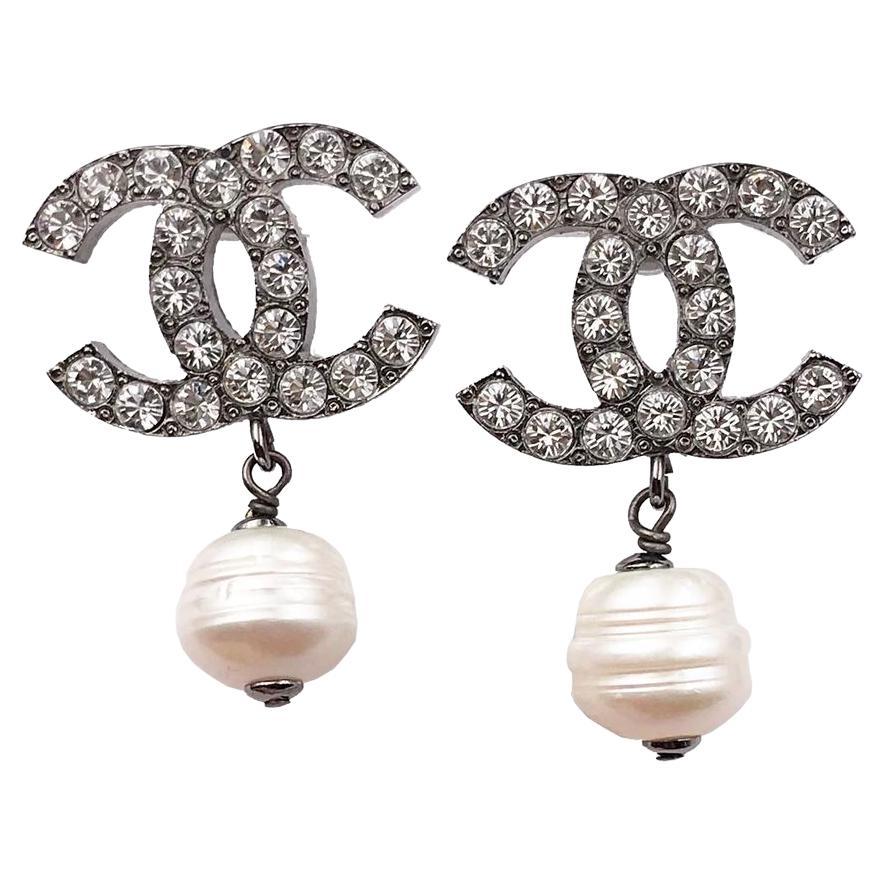 Chanel Gunmetal CC Crystal Faux Baroque Pearl Dangle Piercing Earrings For Sale