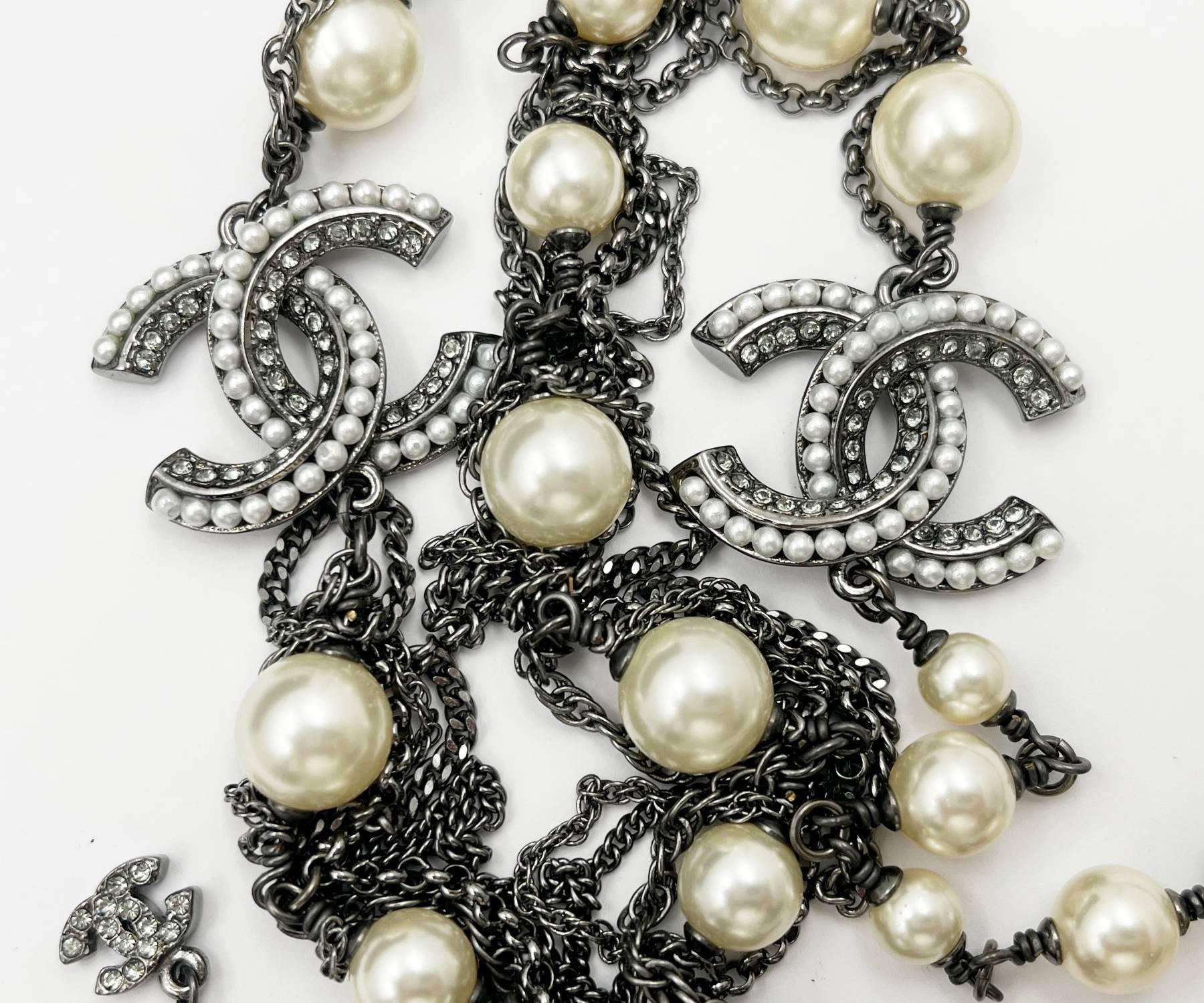Chanel Gunmetal Perle baumelnden Kette lange Halskette   (Kunsthandwerker*in) im Angebot