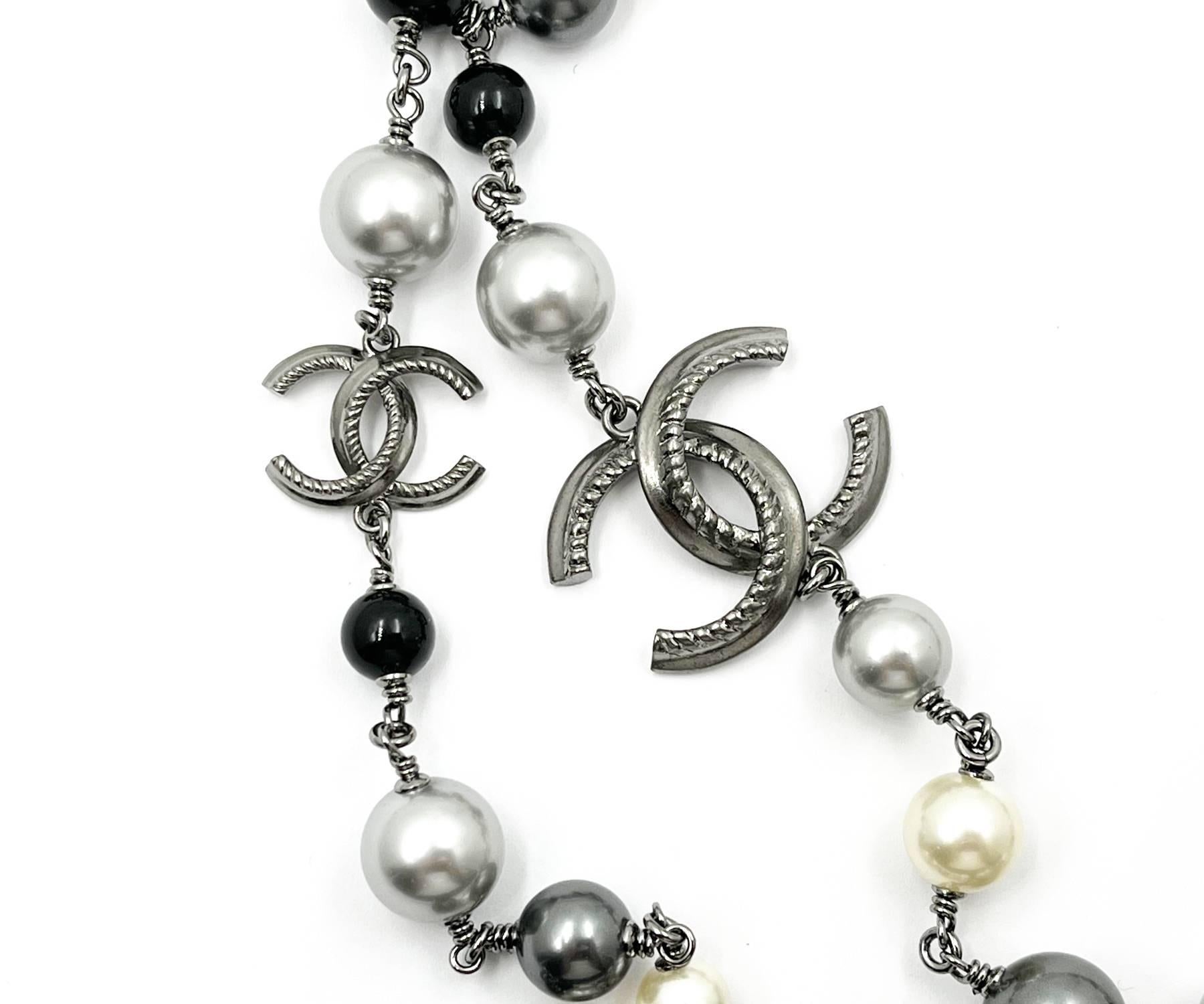chanel pearl necklace black white
