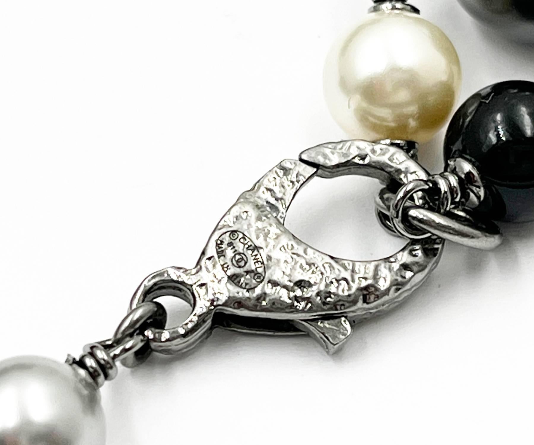 chanel black and white pearl necklace