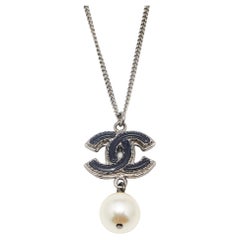 Chanel Gunmetal Tone Schwarz CC Charm Perlen-Tropfen-Halskette