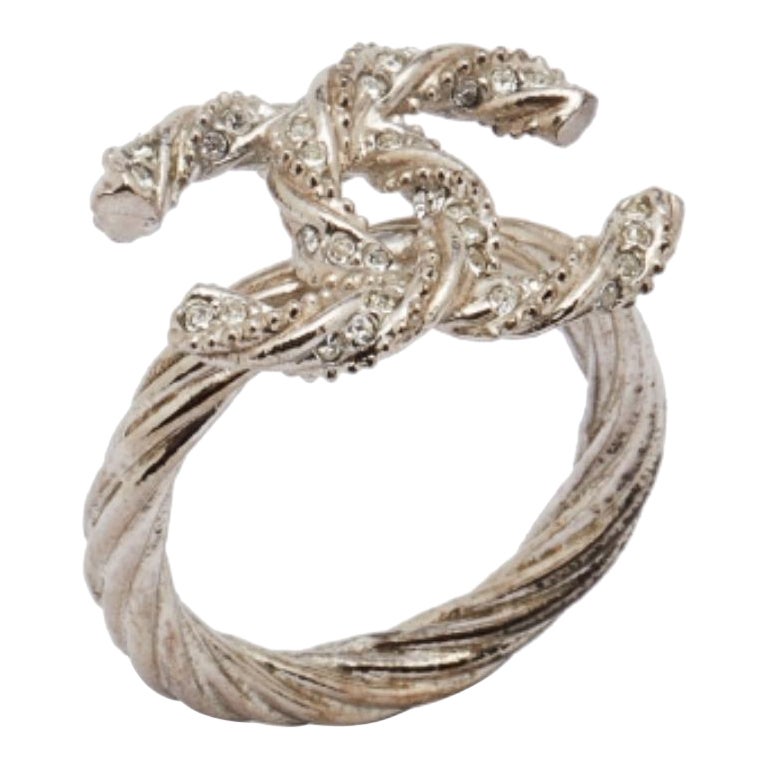 Anello Chanel in metallo impreziosito da cristalli CC Twist EU 49