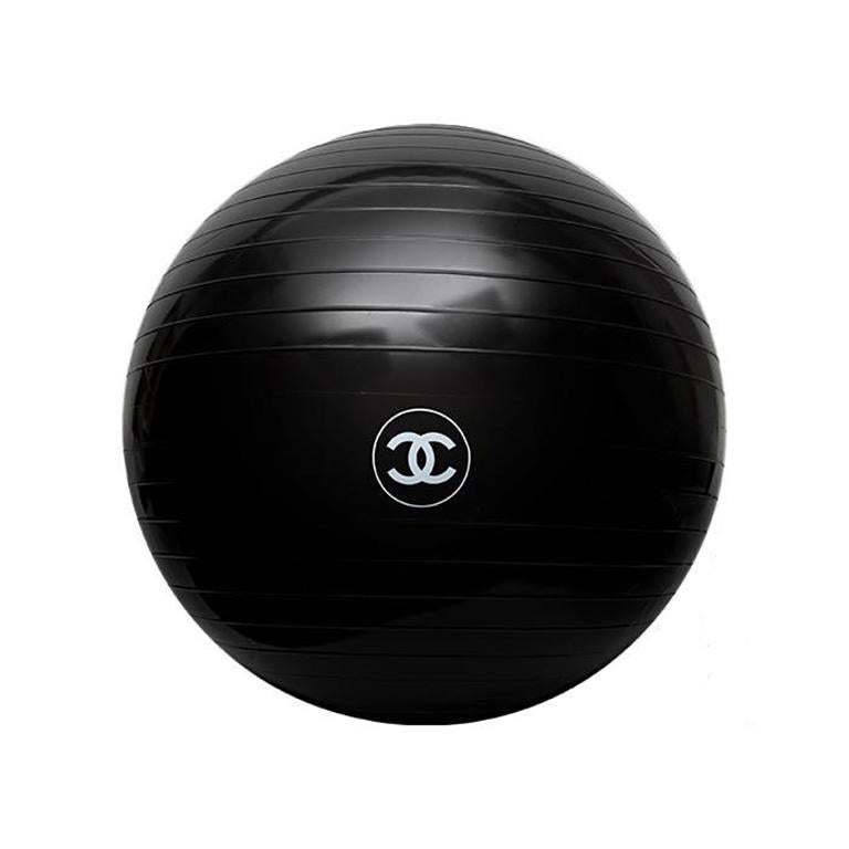 Nero Chanel Gym ball e la sua pompa