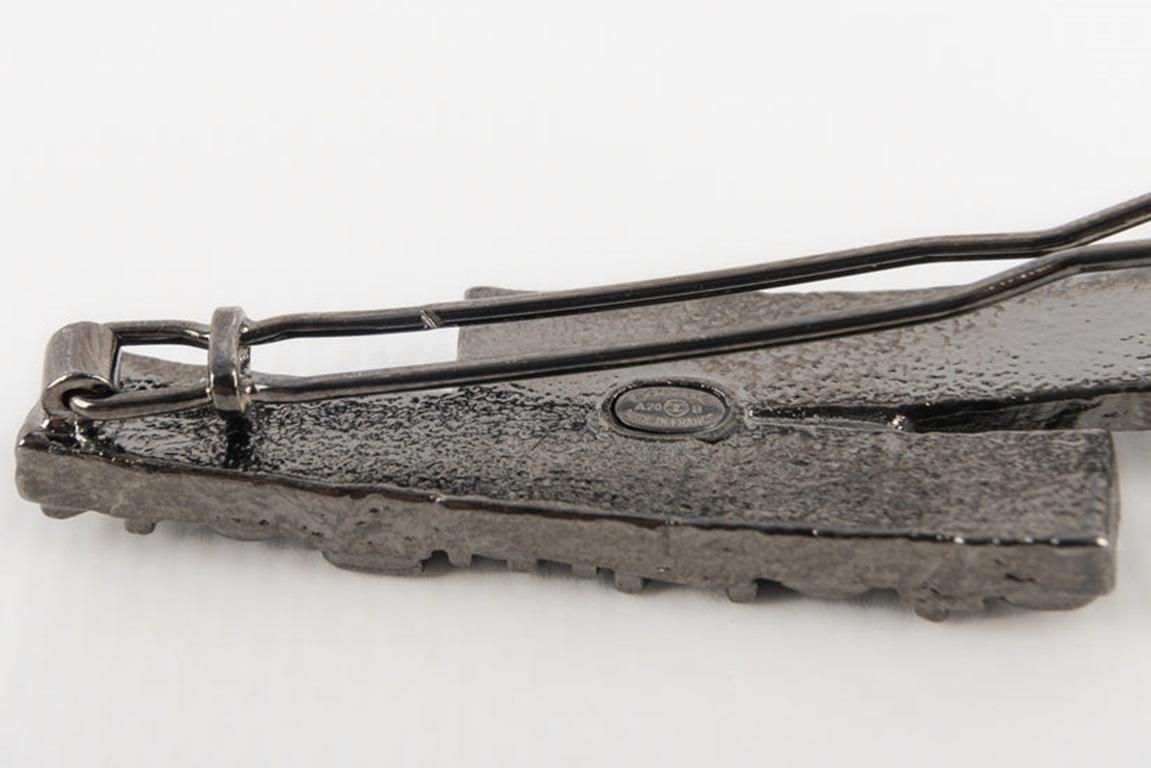Women's Chanel Hair Clip in Metal For Sale