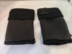 Chanel half gloves in leather and wool