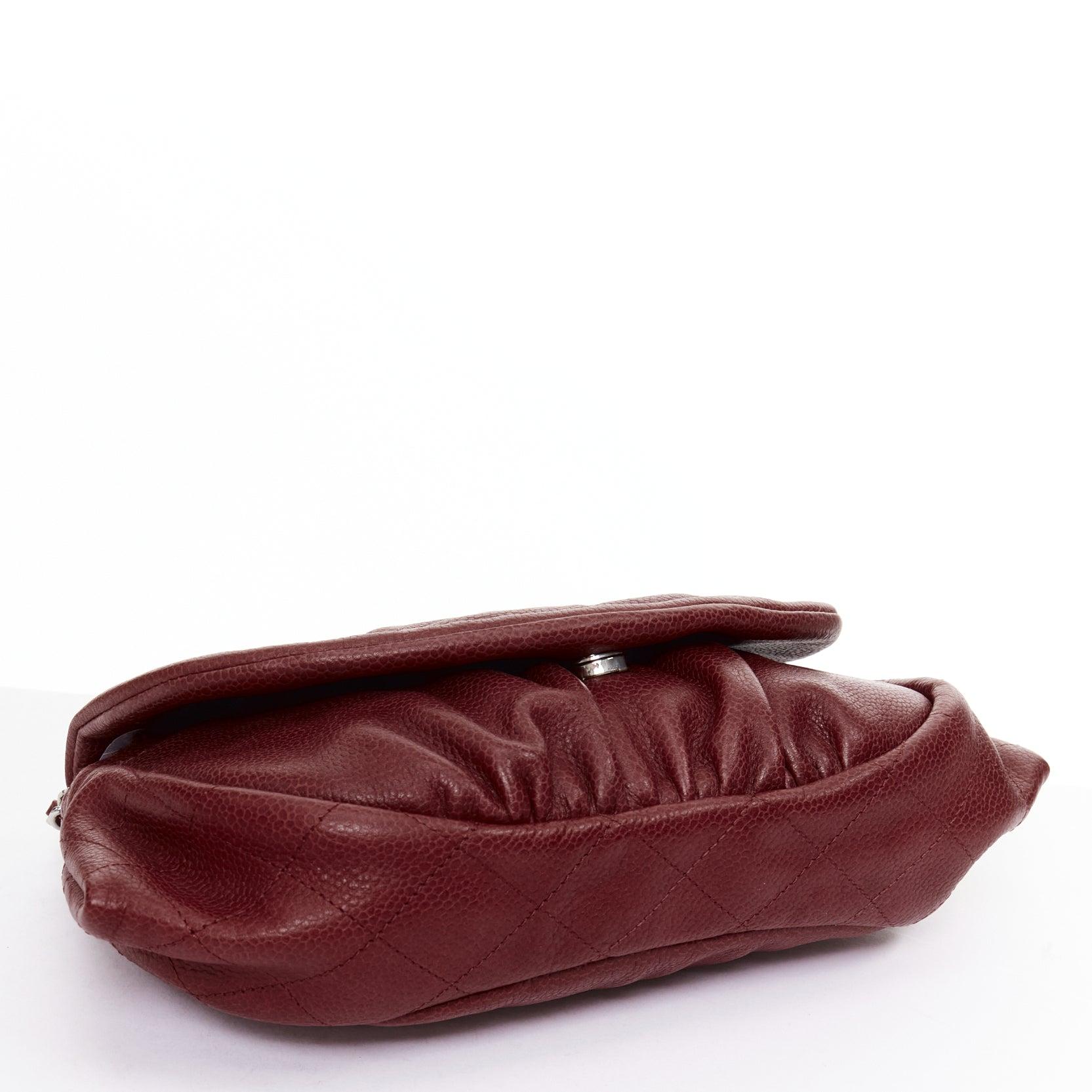 CHANEL Half Moon rot Kaviar Leder CC gesteppt Klappe Crossbody WOC Tasche im Angebot 1