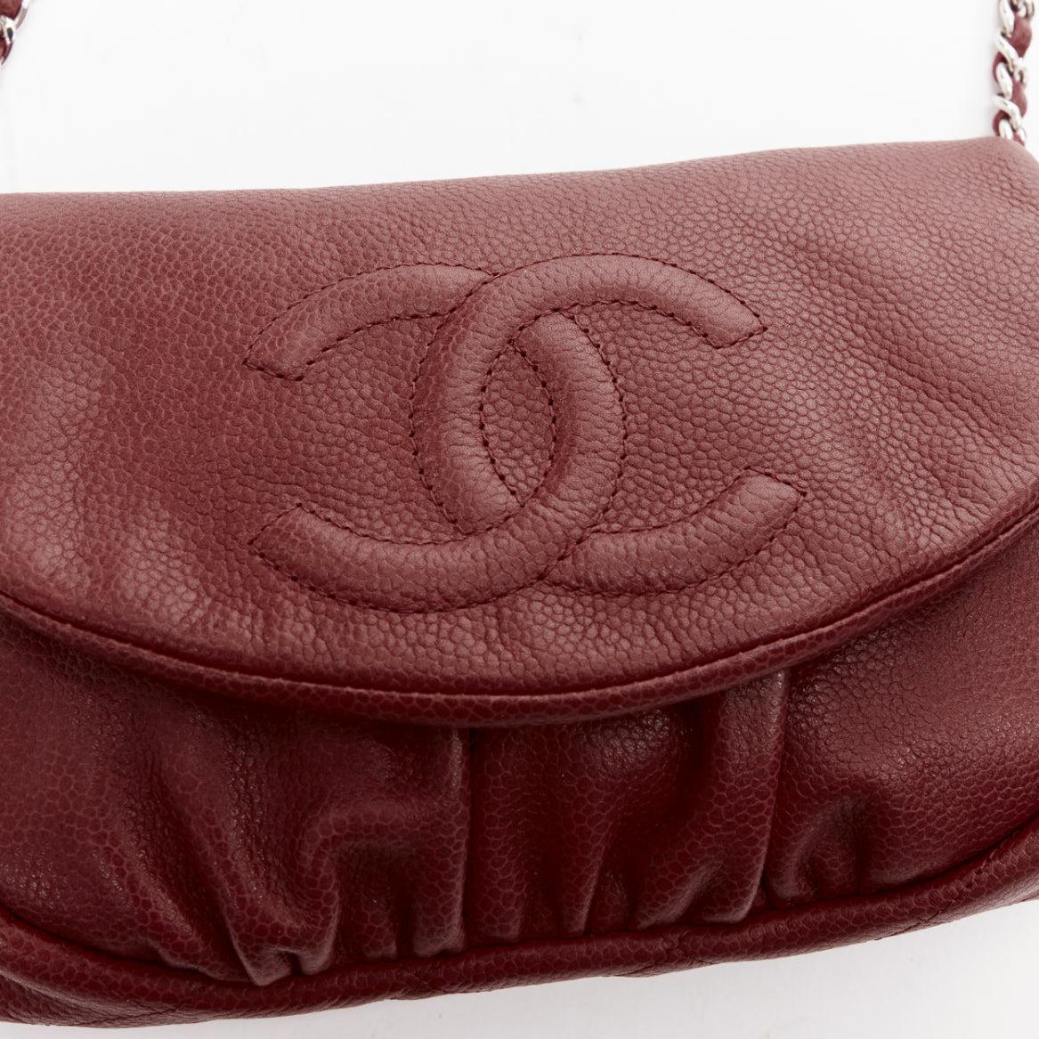 CHANEL Half Moon rot Kaviar Leder CC gesteppt Klappe Crossbody WOC Tasche im Angebot 2
