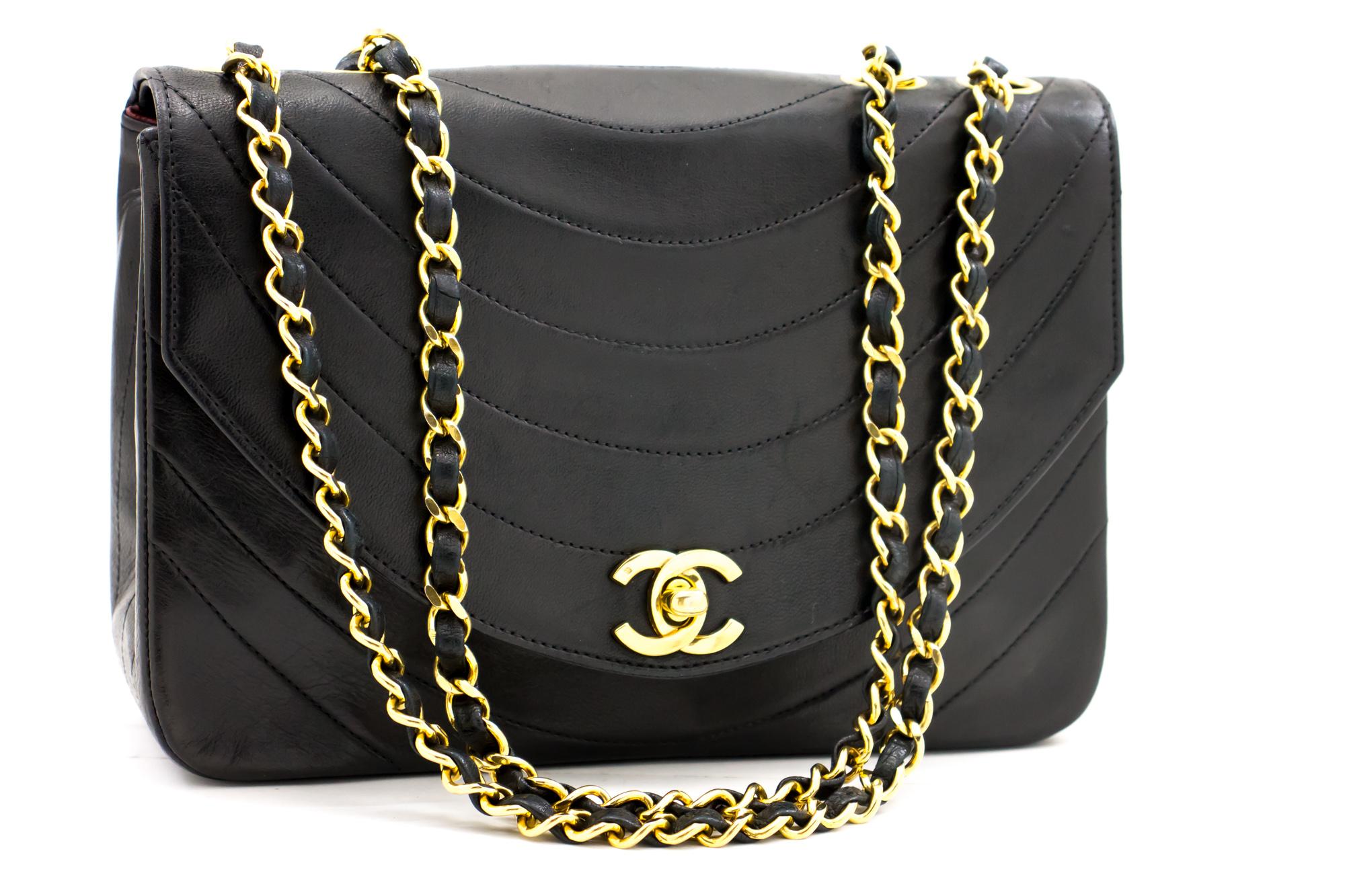An authentic CHANEL Half Moon Vintage Chain Shoulder Bag Black Quilted Flap. The color is Black. The outside material is Leather. The pattern is Solid. This item is Vintage / Classic. The year of manufacture would be 1986-1988.
Conditions &