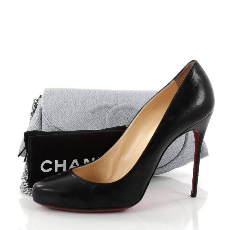 This authentic Chanel Half Moon Wallet on Chain Caviar is a feminine on-the-go accessory made for day-to-night. Crafted in light blue caviar leather, this chain wallet features an interlocking CC stitched logo, moon shape structure, pleated design