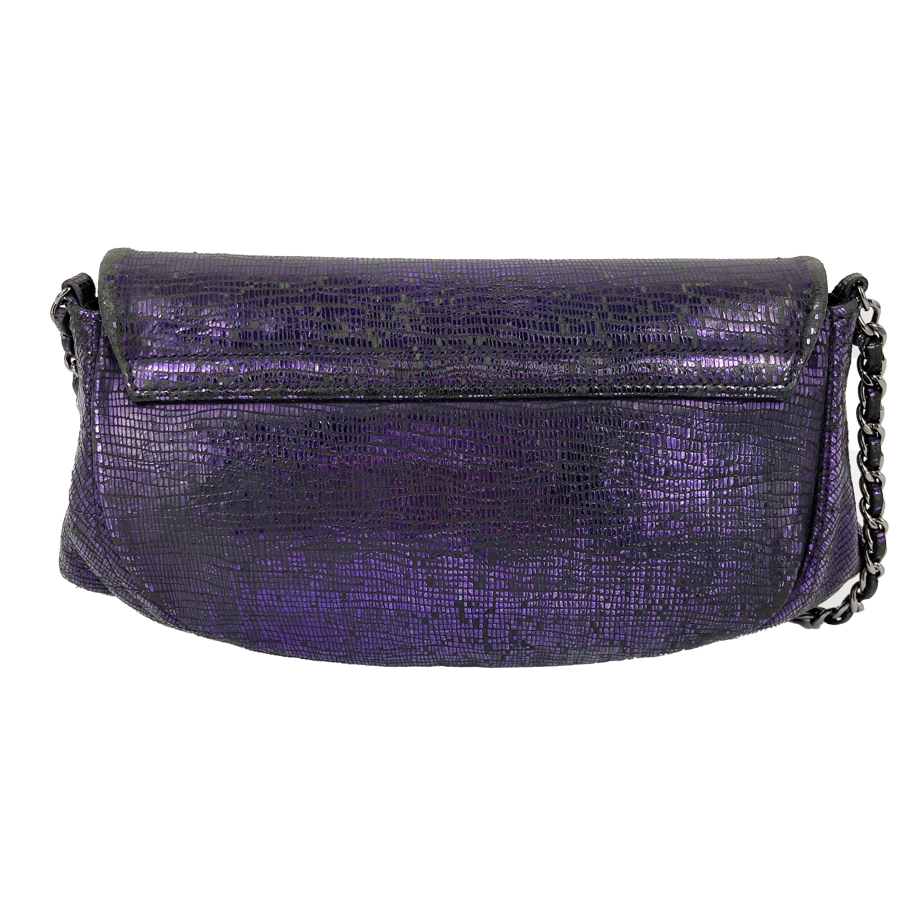 CHANEL- Half Moon Wallet on Chain Irridescent Purple Leather / Silver Crossbody

Description

This is a stunning Chanel Half Moon Wallet on Chain in a fabulous metallic purple lambskin leather with shiny silver tone hardware. A timeless Chanel