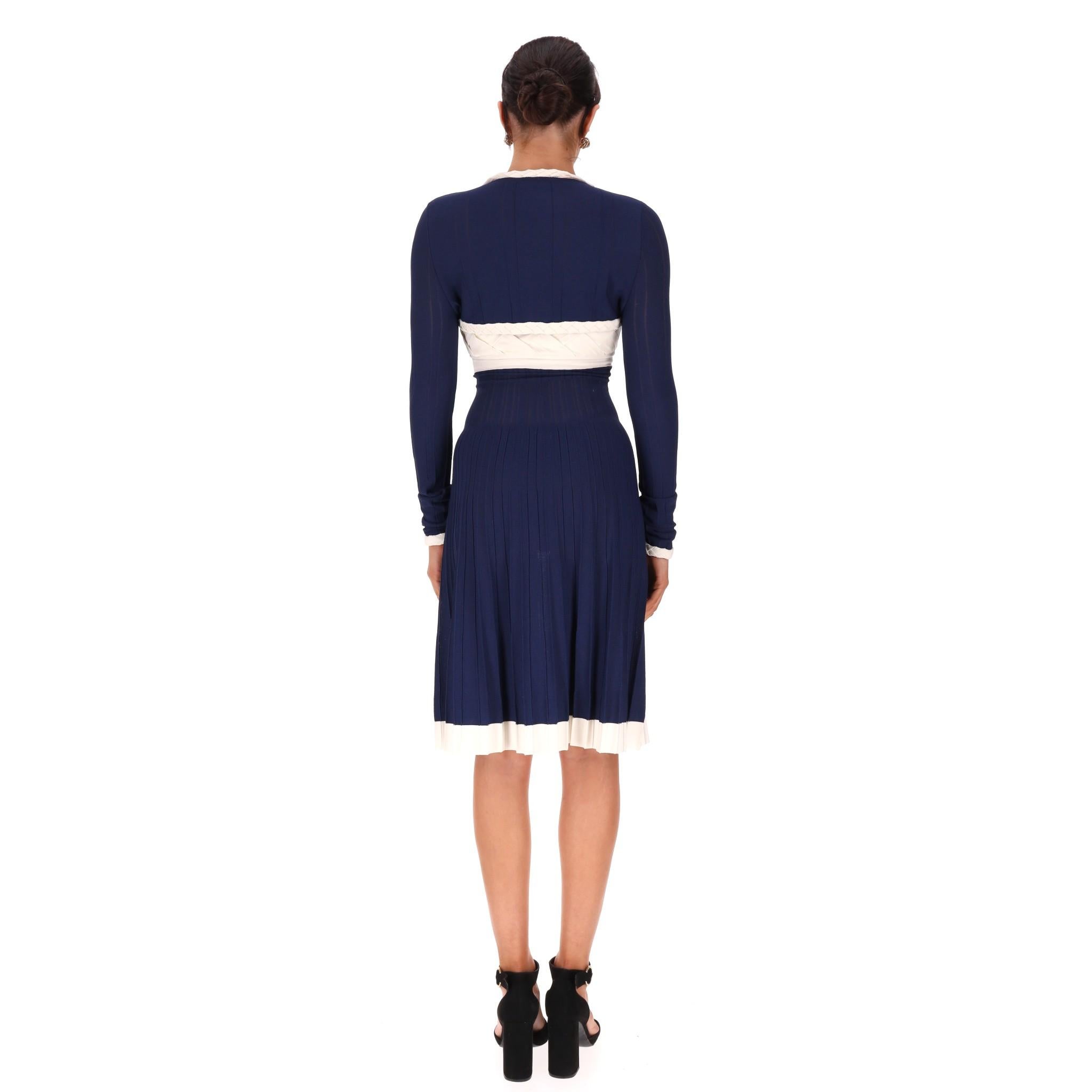 Chanel - Vestito con aletta e cardigan con bolero in vendita 1