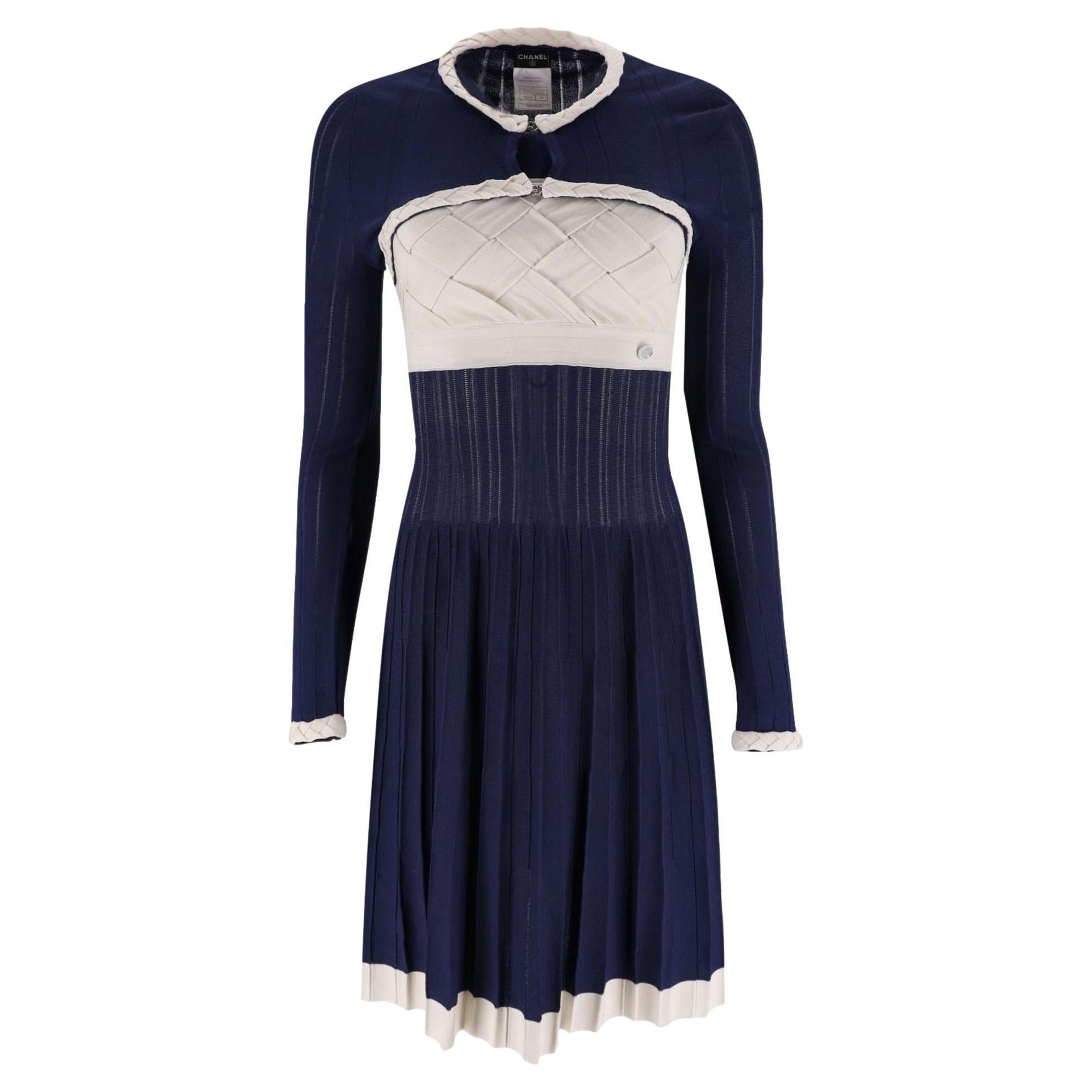 Chanel - Vestito con aletta e cardigan con bolero in vendita