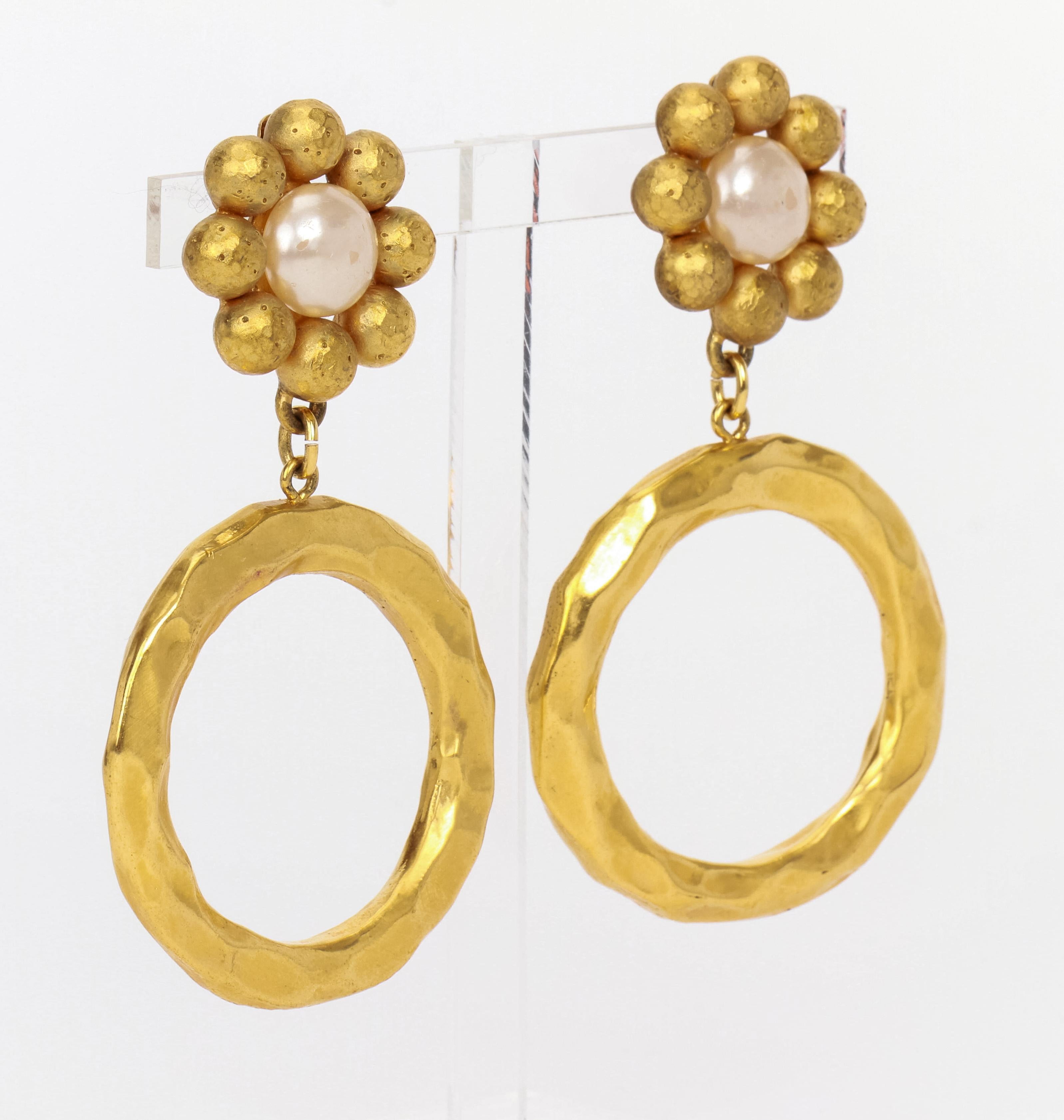 Chanel large ear clip earrings  with 2.25