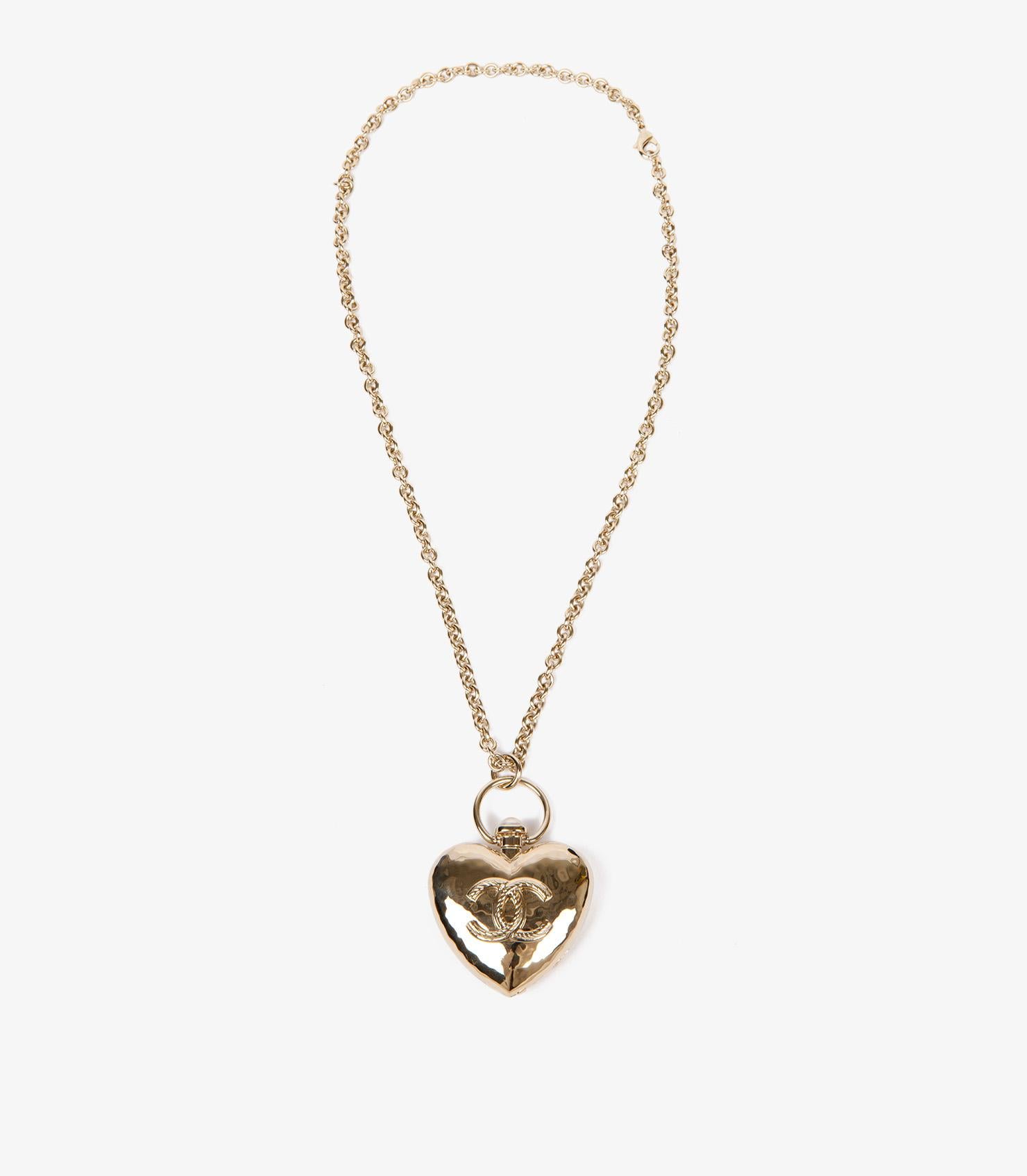 Chanel Hammered Oversized CC Heart Locket In Excellent Condition In Bishop's Stortford, Hertfordshire