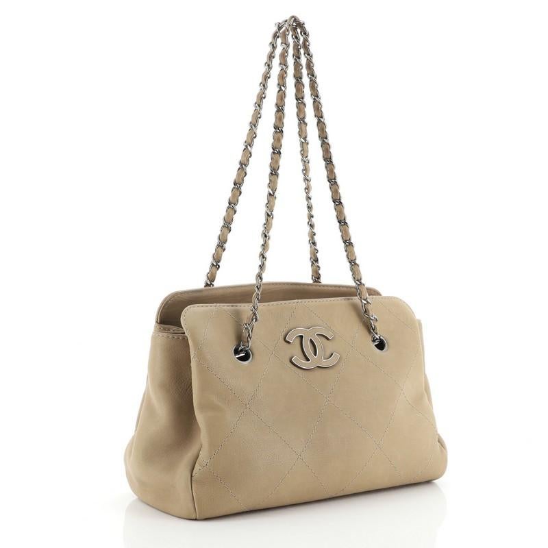 Chanel Hamptons Einkaufstasche Gestepptes Kalbsleder Klein (Braun)