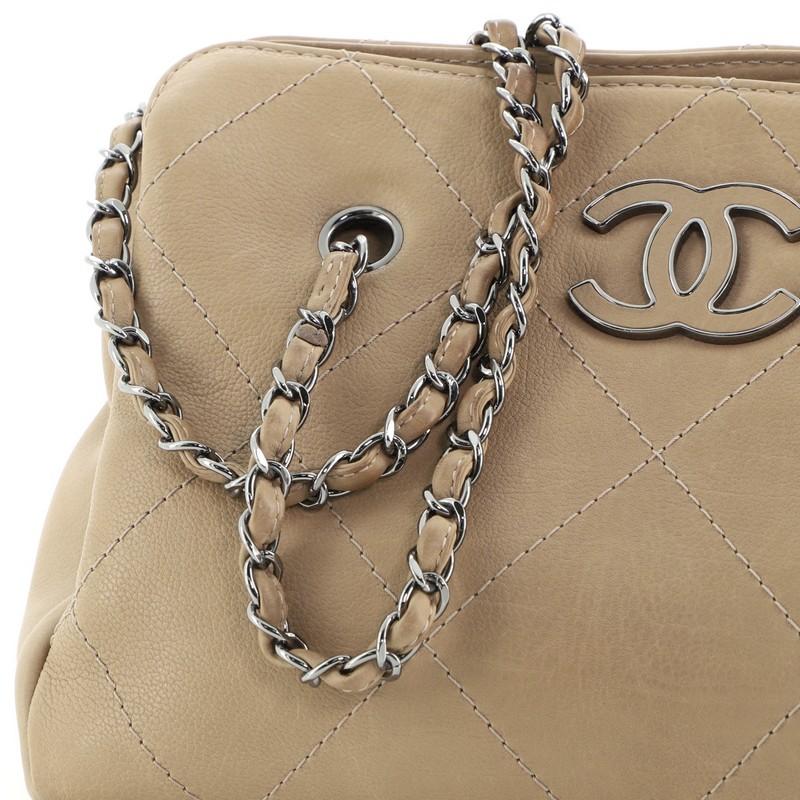 Chanel Hamptons Einkaufstasche Gestepptes Kalbsleder Klein 2