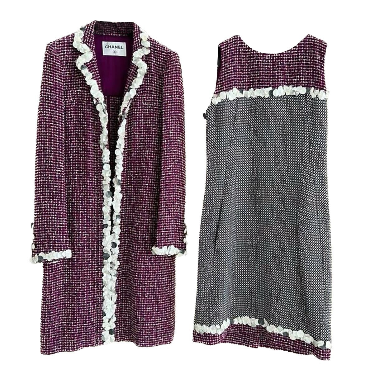 Manteau et tailleur en tweed ornés de paillettes CHANEL