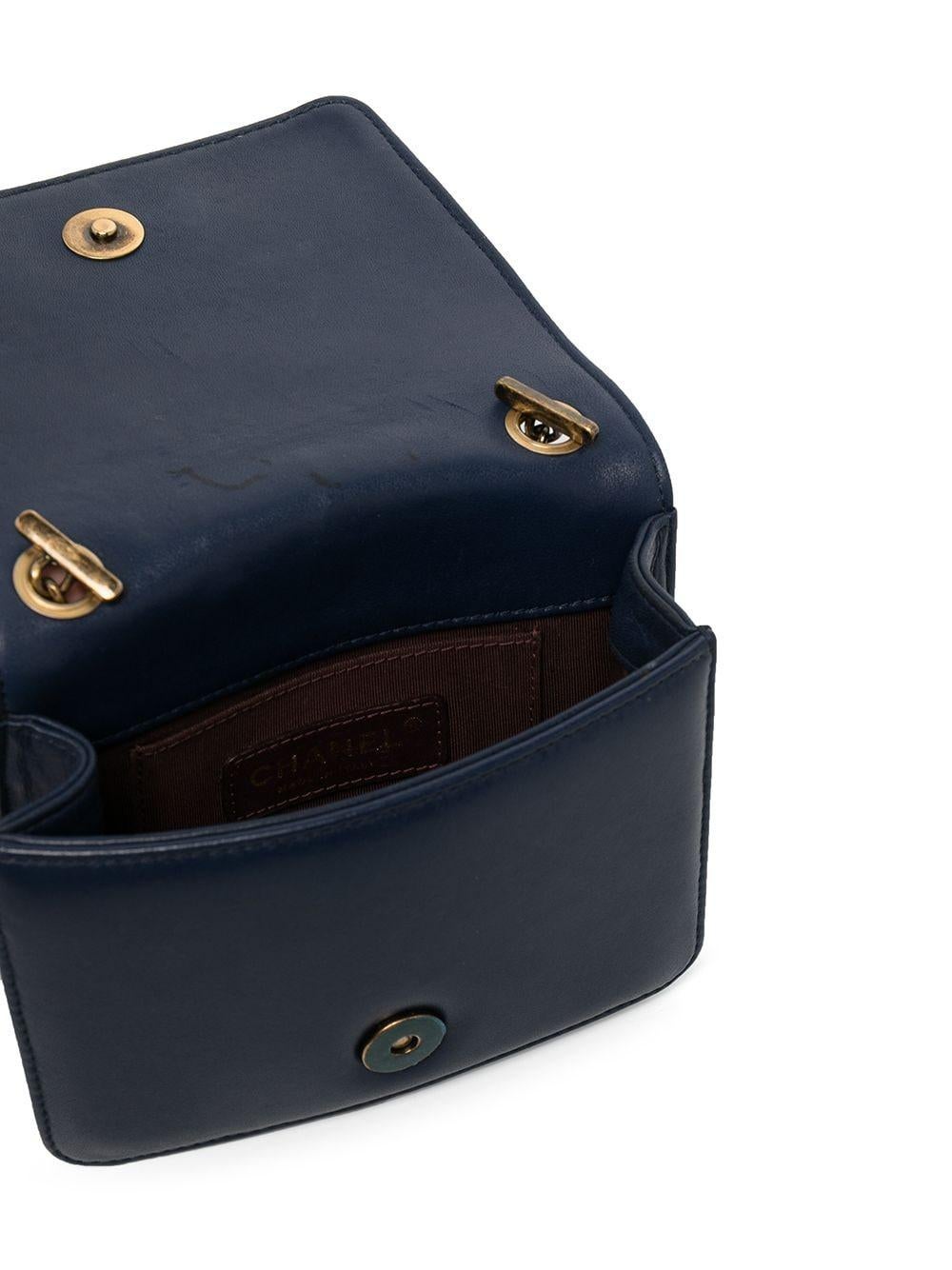 Chanel Handtasche Classic Flap Boy Brick Mini Studded Classic Logo CC Navy Blue Bag im Angebot 3