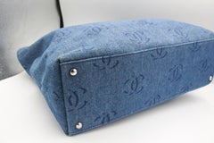 Chanel handbag in denim with double « C » print.