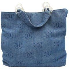 Chanel handbag in denim with double « C » print.
