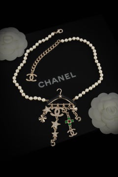Chanel hanger necklace 2023