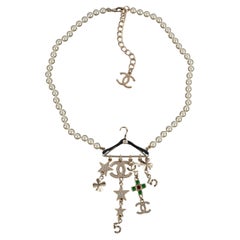 Chanel hanger necklace 2023