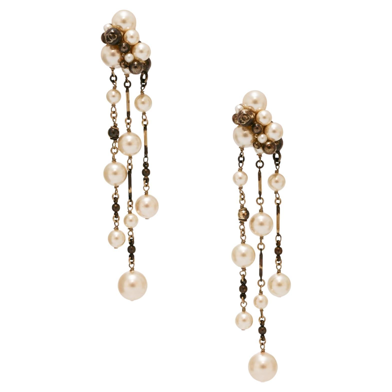 CHANEL Hanging Pearls Clips