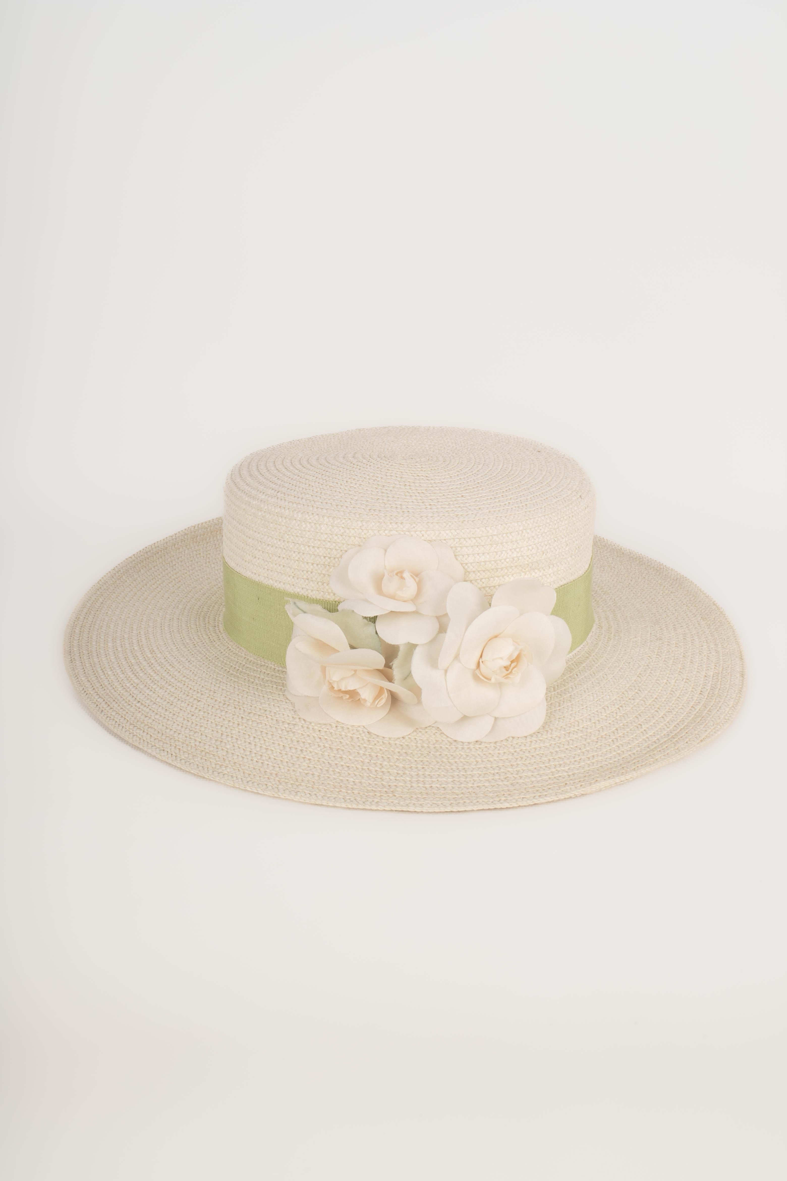 CHANEL -White boater hat decorated with a light-green strip and camellia brooches. Not signed hat attributed to Chanel.

Condition:
Very good condition

Dimensions:
Head circumference: 53 cm

SKU:CHP117