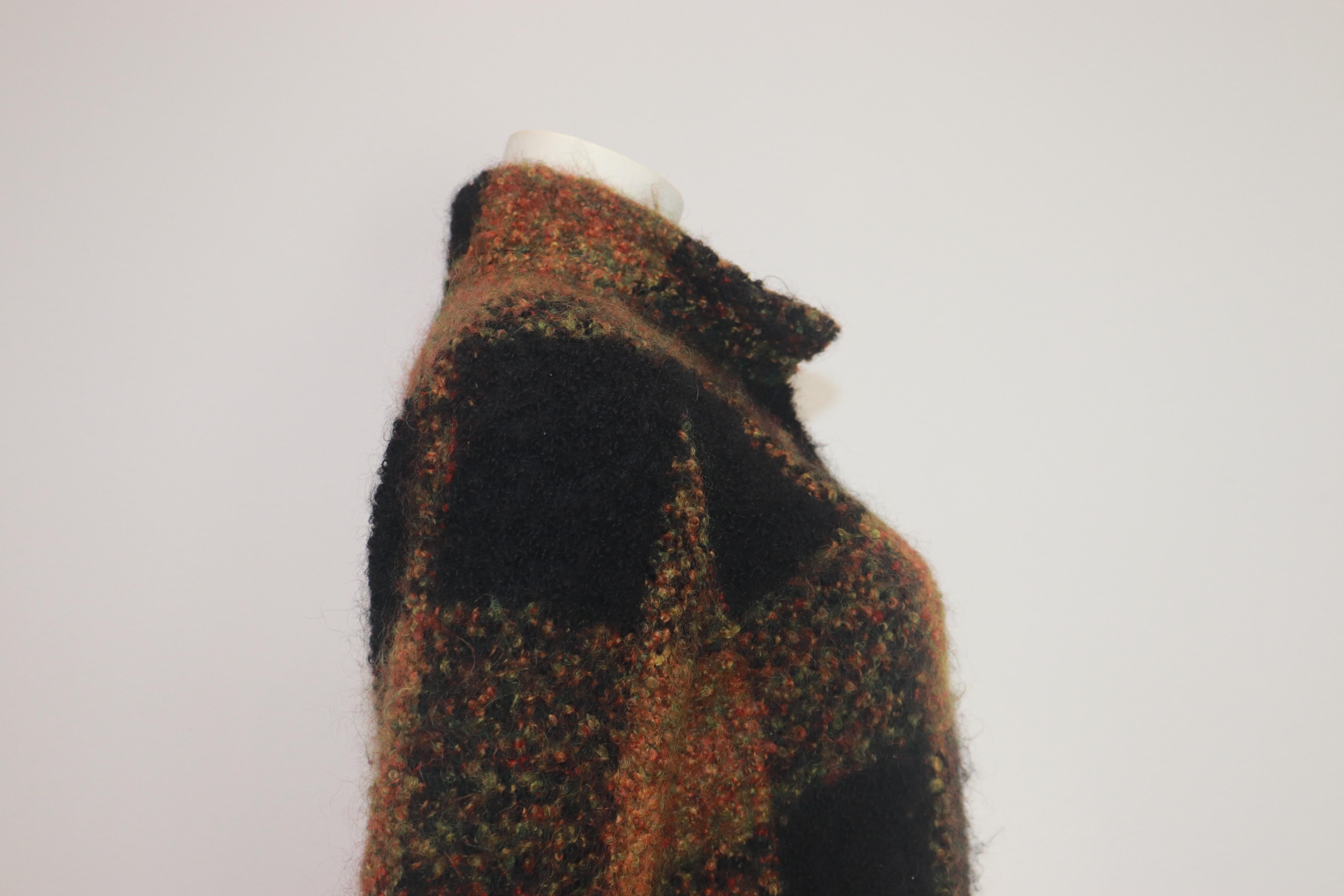 CHANEL HAUTE COUTURE 1960s Cappotto in bouclé a quadri nero e multicolore in vendita 7