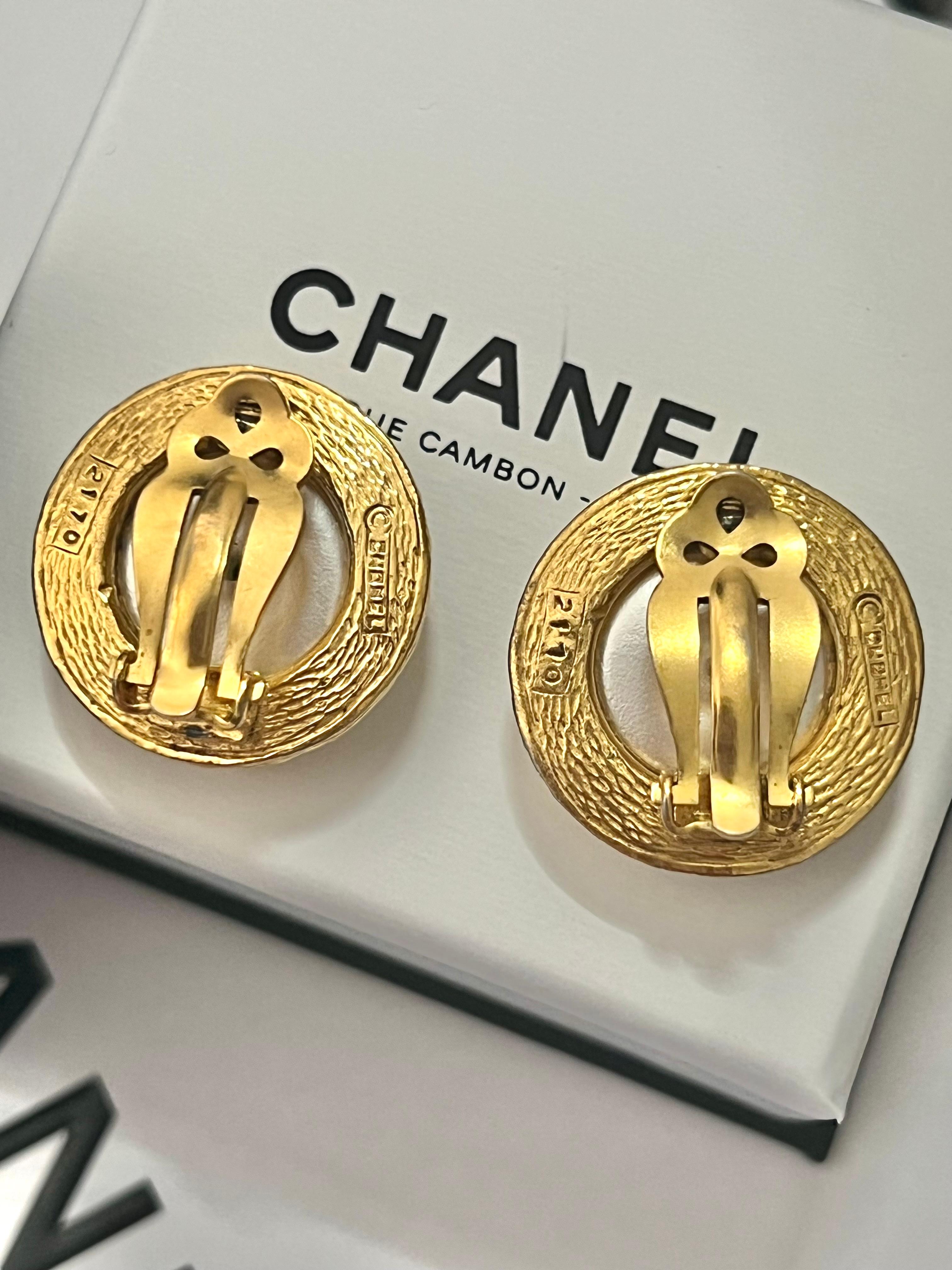 Chanel haute couture 1970’s snake clip on earrings For Sale 1