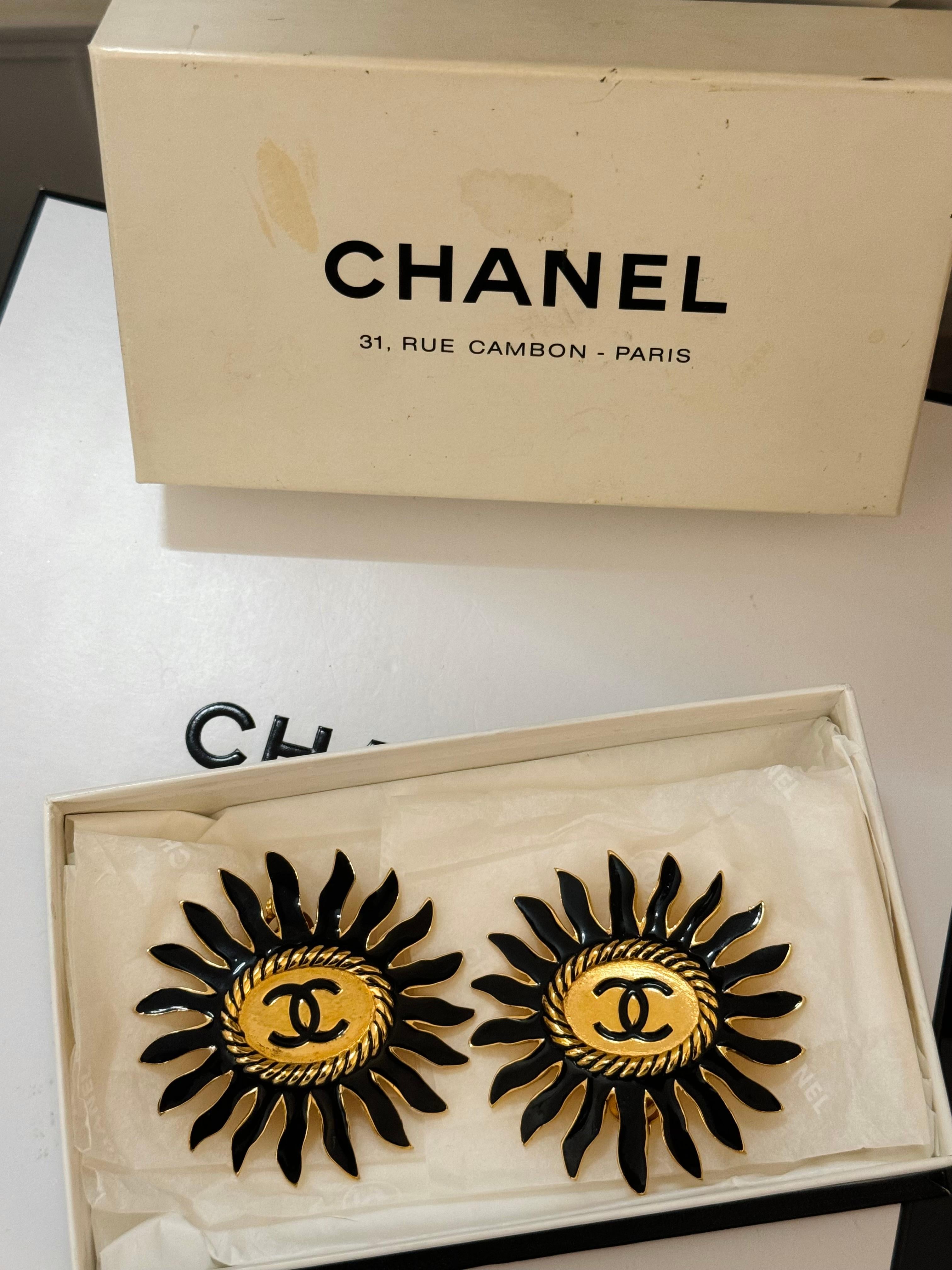 Chanel Haute Couture 1980’s sun clip on earrings  For Sale 4