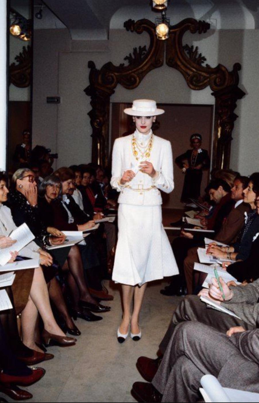 Chanel Haute Couture 1983 Karl Ecru White Gold Belted Tweed Jacket Skirt Suit In Good Condition For Sale In Jersey City, NJ