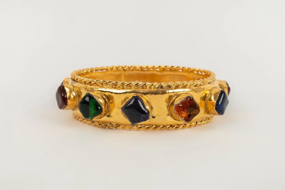 Women's Chanel Haute Couture Bracelet in Gilded Metal and Multicolored Glass Paste For Sale