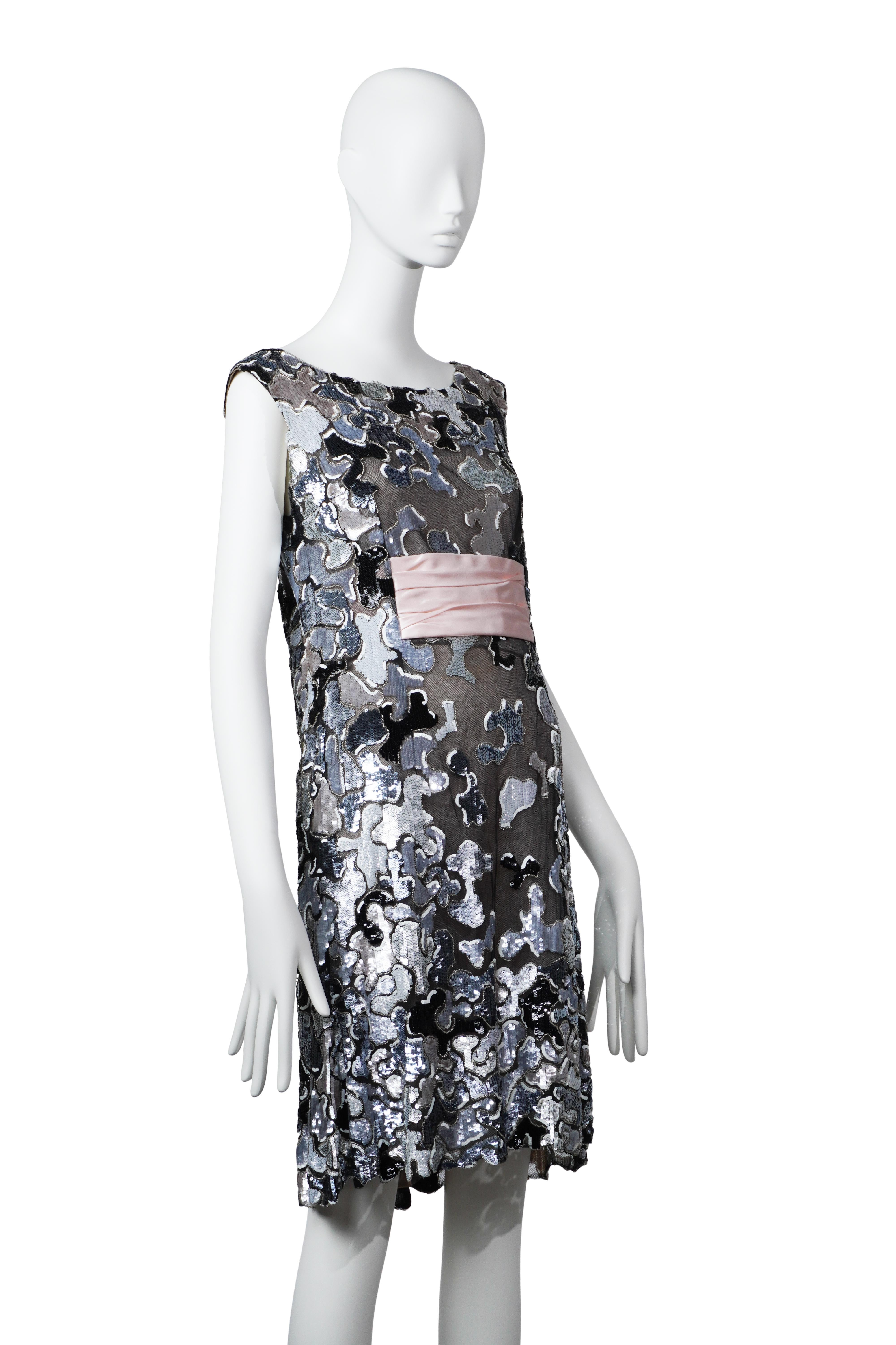 CHANEL HAUTE COUTURE by KARL LAGERFELD F/W 2007 Laufstegkleid im Angebot 8