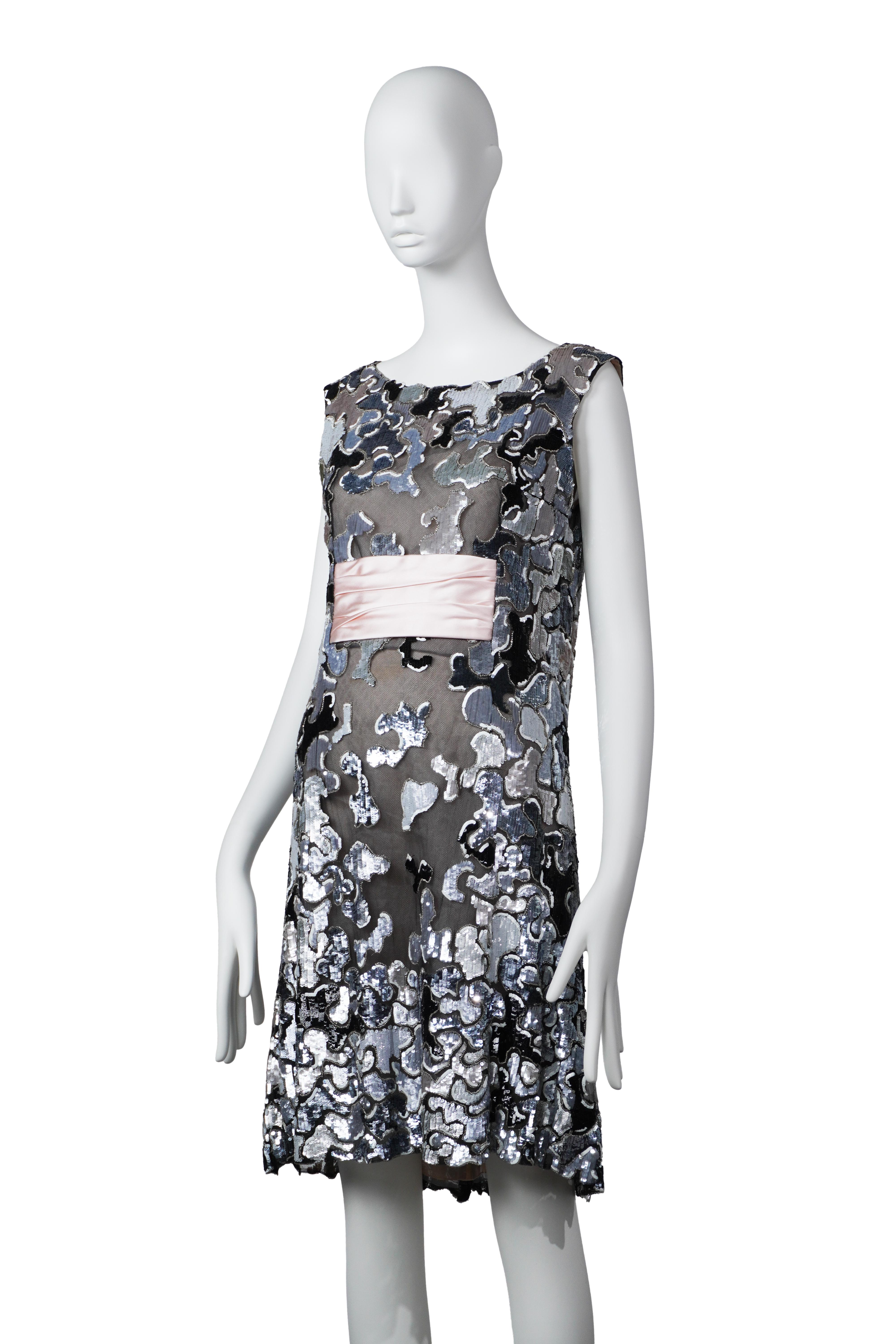 CHANEL HAUTE COUTURE by KARL LAGERFELD F/W 2007 Laufstegkleid im Zustand „Gut“ im Angebot in Berlin, BE