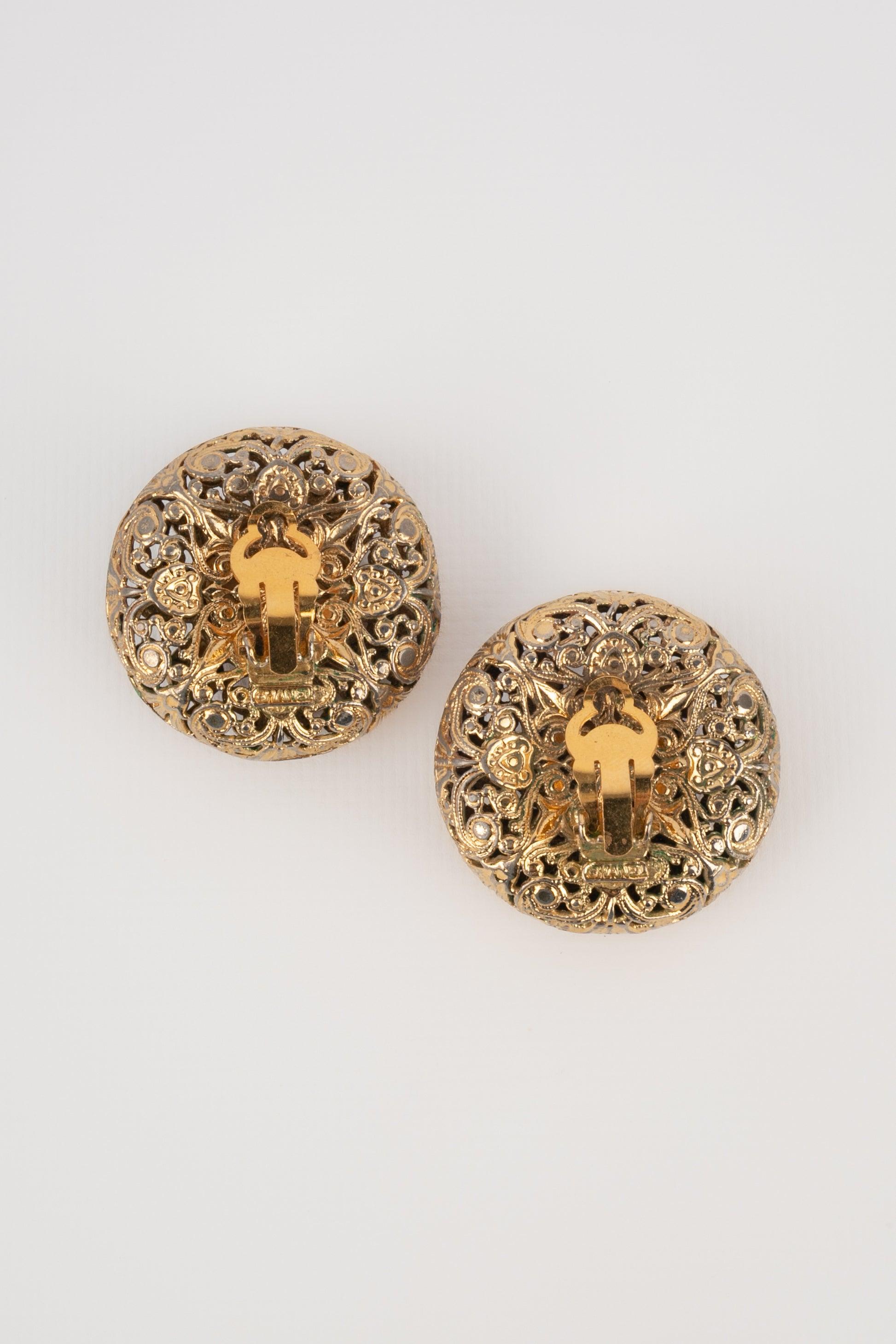 Chanel Haute Couture Clip-on Earrings with Pearly and Glass Paste Cabochons For Sale 1