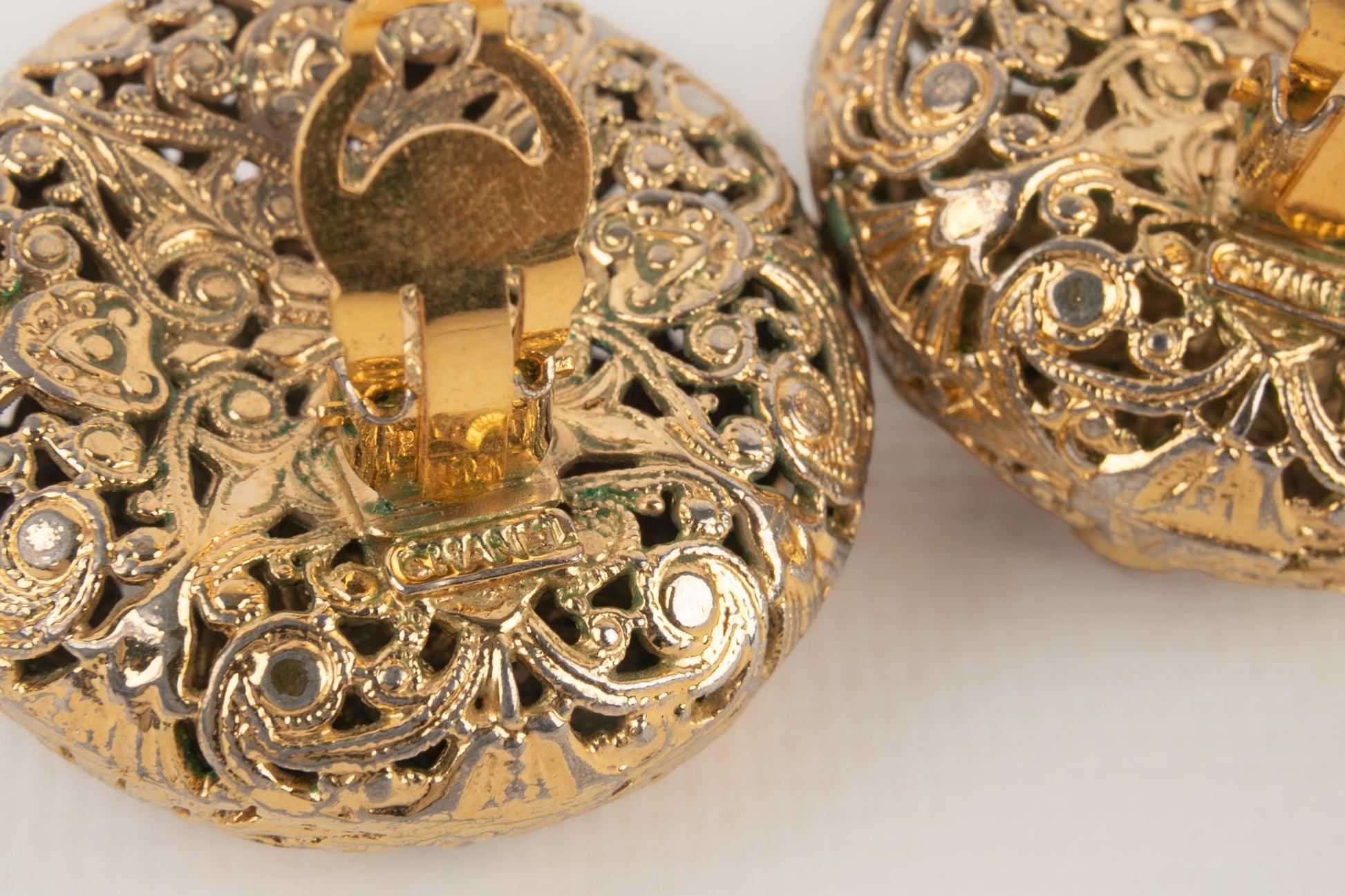 Chanel Haute Couture Clip-on Earrings with Pearly and Glass Paste Cabochons For Sale 2