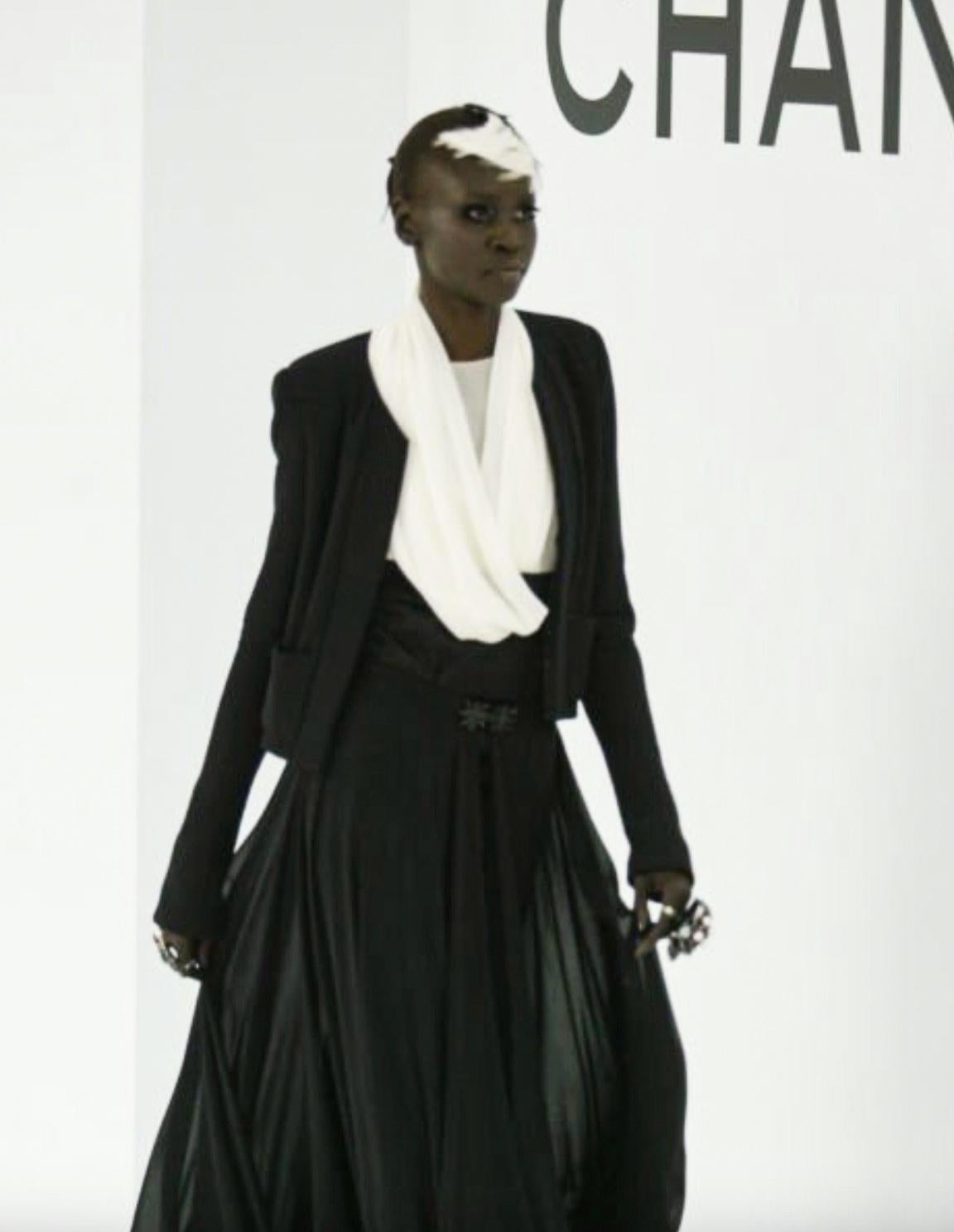Chanel Haute Couture F/W 2004 LBJ Classic Black Collarless Jacket In Good Condition In Jersey City, NJ